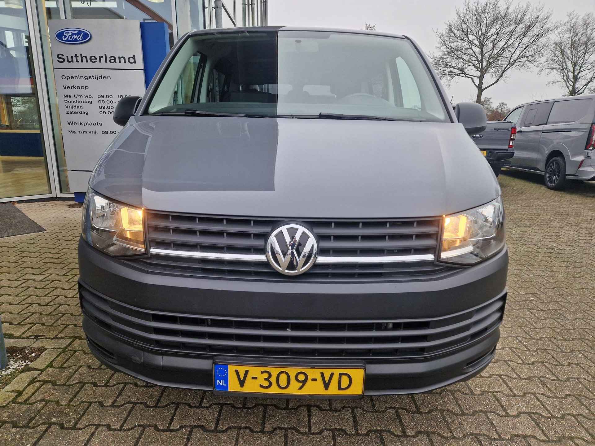 Volkswagen Transporter 2.0 TDI L1H1 Economy Business DC | Zeer Netjes! | Dubbele Cabine | Airco | Trekhaak | - 5/17