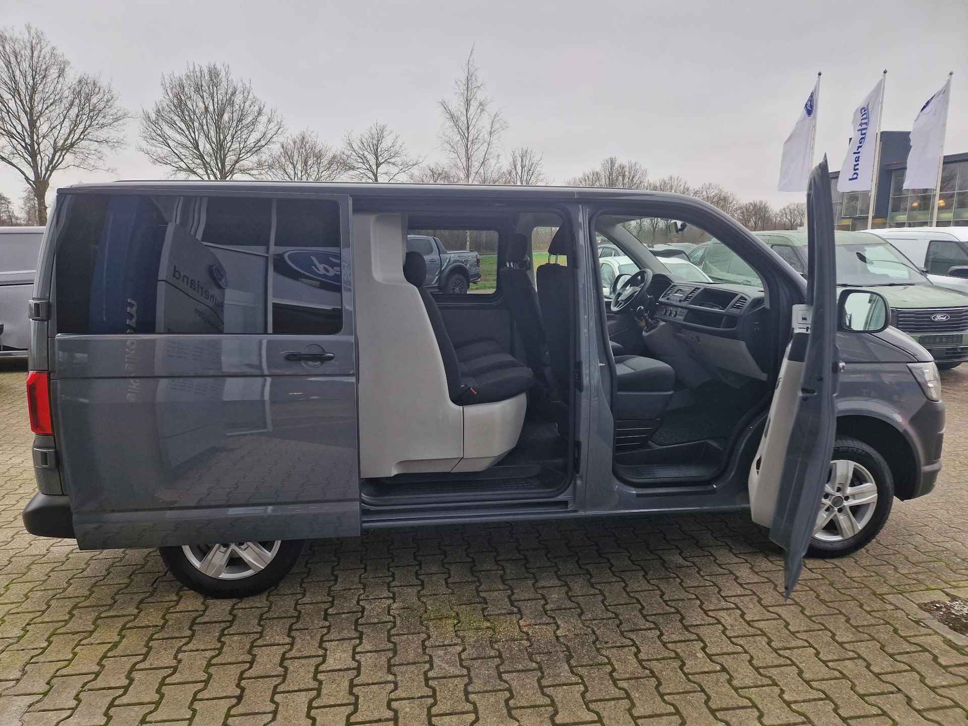 Volkswagen Transporter 2.0 TDI L1H1 Economy Business DC | Zeer Netjes! | Dubbele Cabine | Airco | Trekhaak | - 6/17