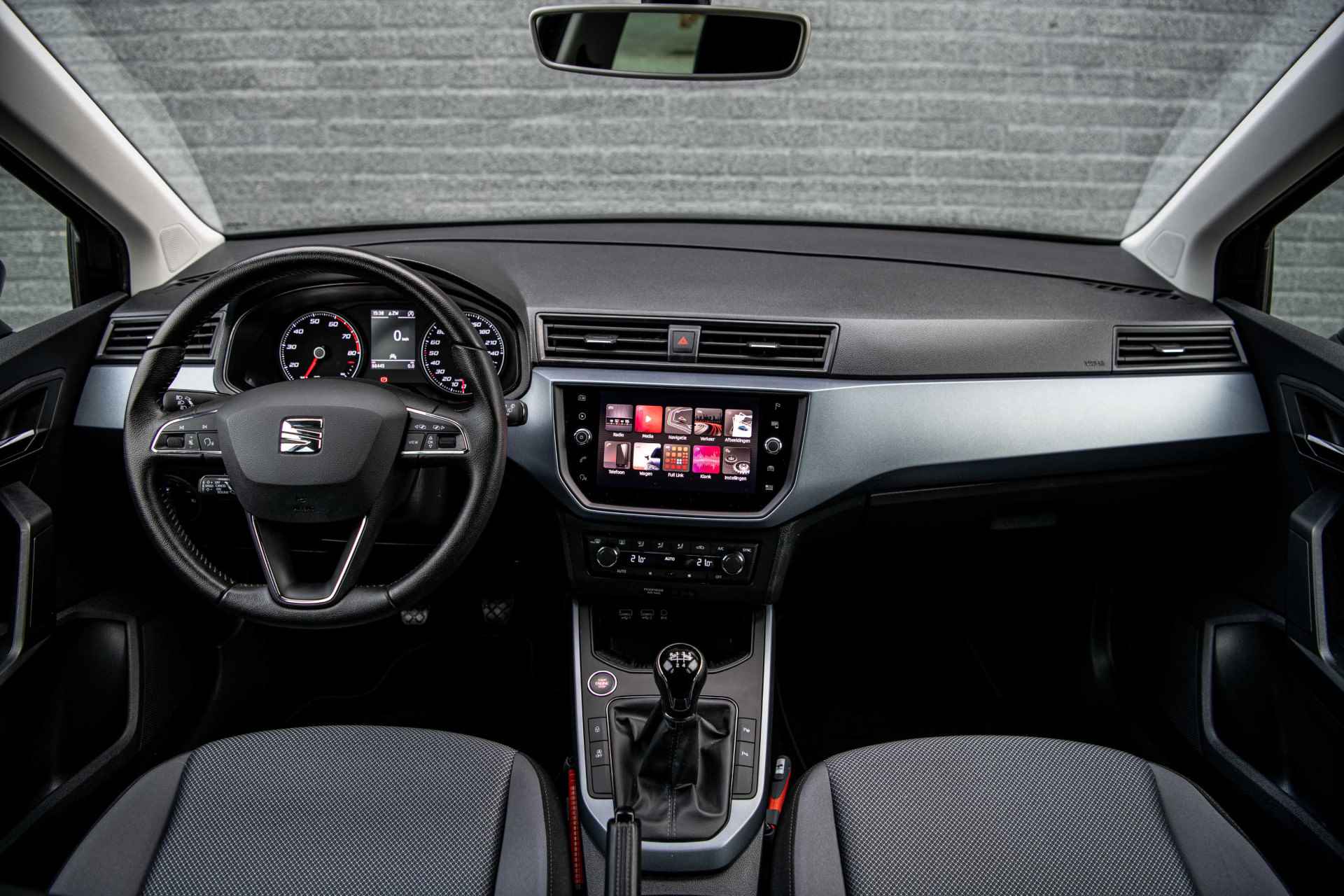 SEAT Arona 1.0 TSi 95 pk Style Business Intense | Camera | Keyless | Navigatie - 5/39