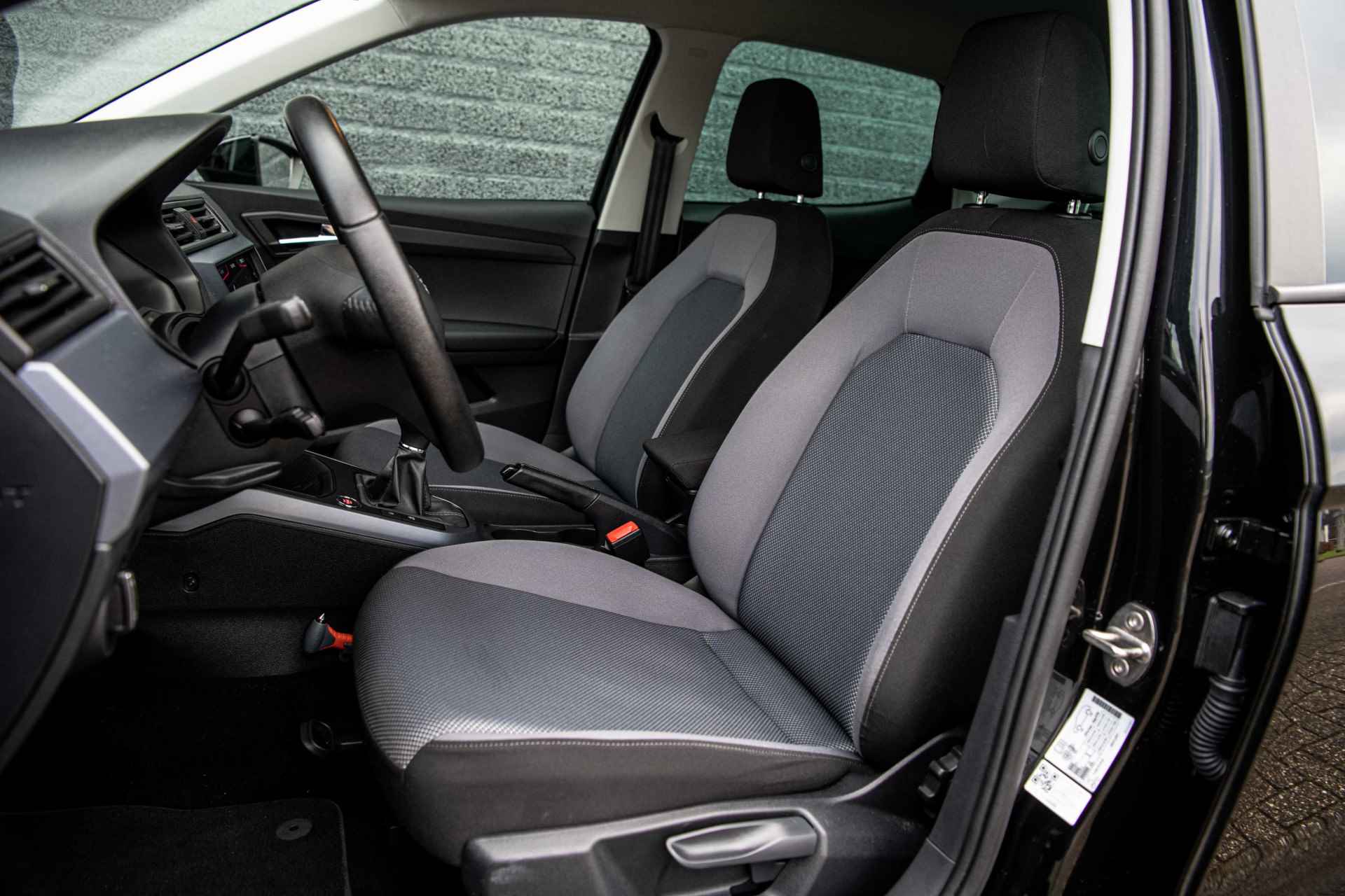 SEAT Arona 1.0 TSi 95 pk Style Business Intense | Camera | Keyless | Navigatie - 8/39