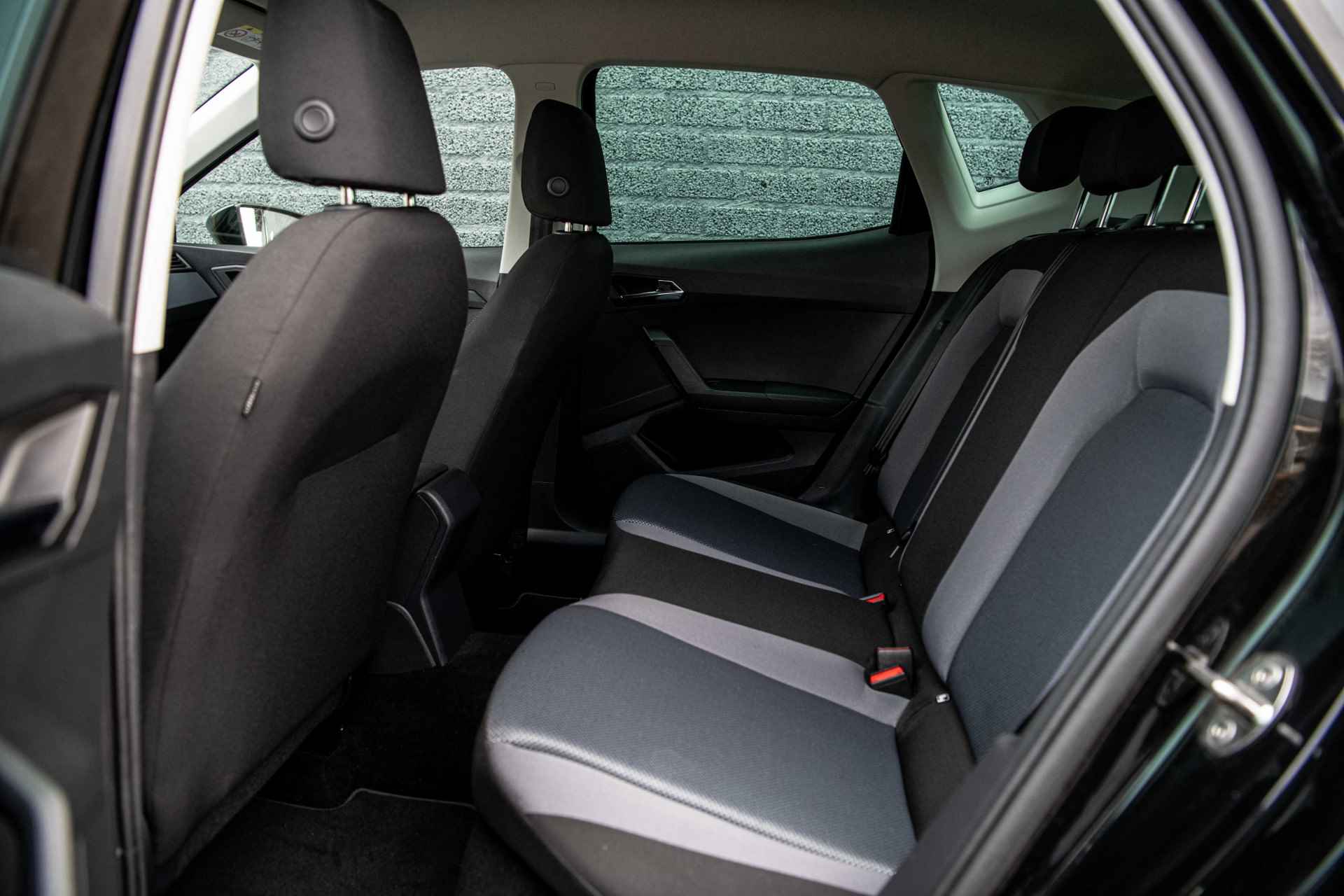 SEAT Arona 1.0 TSi 95 pk Style Business Intense | Camera | Keyless | Navigatie - 9/39