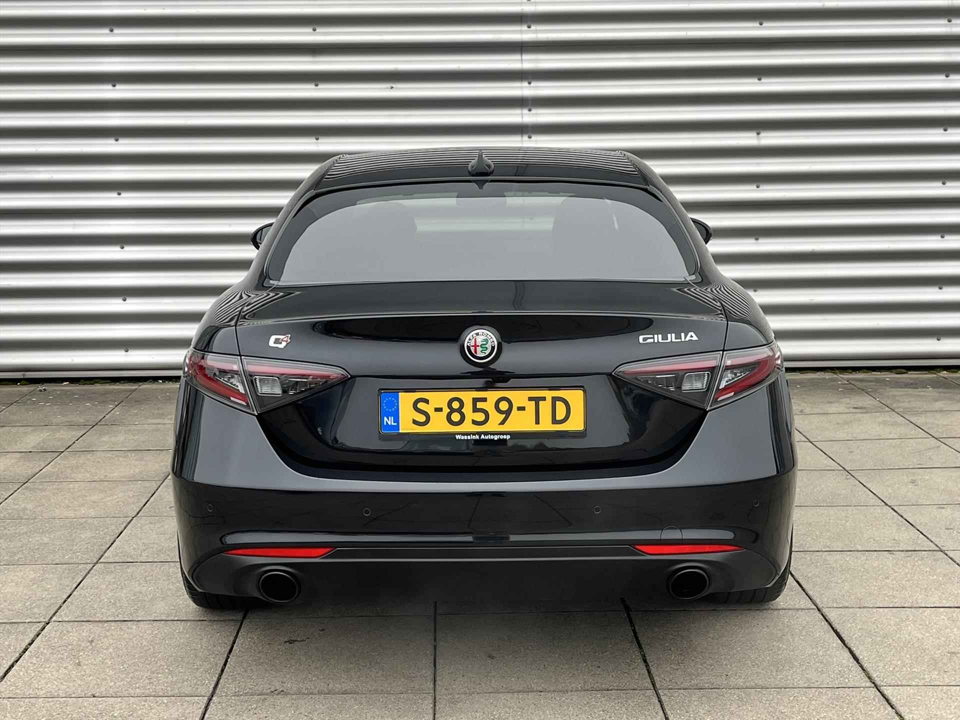 Alfa Romeo Giulia 2.0T 280pk AWD | 19'' LM Velgen | Navigatie | Achteruitrijcamera - 4/31