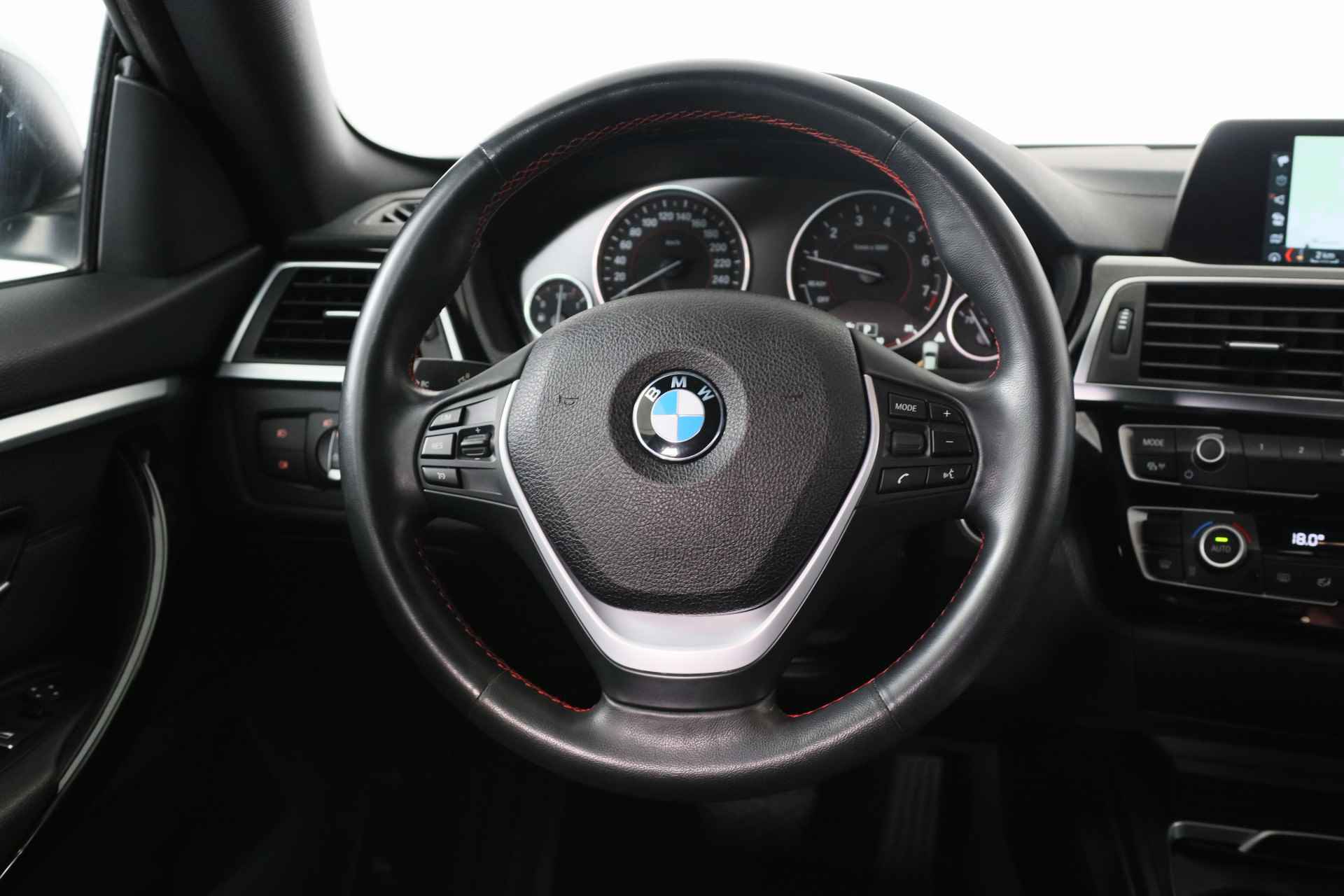 BMW 4 Serie Gran Coupé 418i Executive | 1e Eigenaar! | Dealer Onderhouden! | LED | Sportstoelen | Navi | Clima | Parkeersensoren | Elektrisc - 25/35