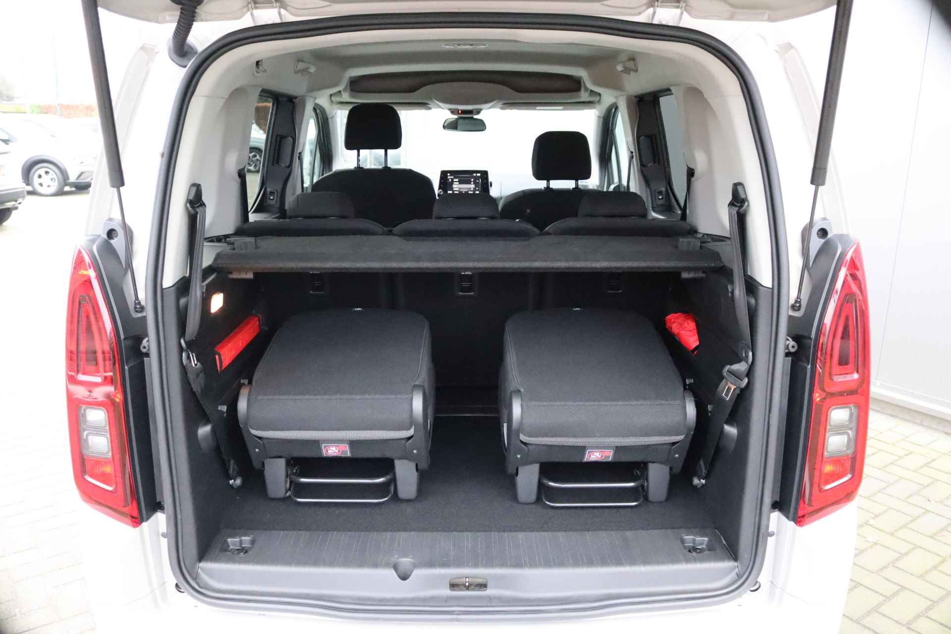 Opel Combo Life 1.2 Turbo 110PK Edition+ 7-pers/Carplay-android/Winter-pack/Camera/Adaptive-cruise - 25/33