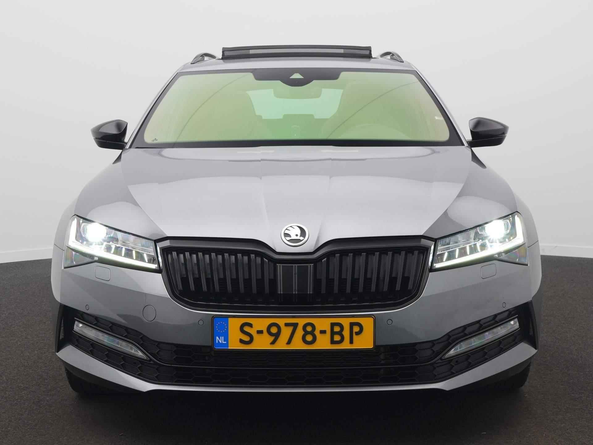 Skoda Superb Combi 1.5 TSI ACT Sportline Business DSG / Panoramadak / Elek. Trekhaak / Camera / Elek. Stoel - 2/71