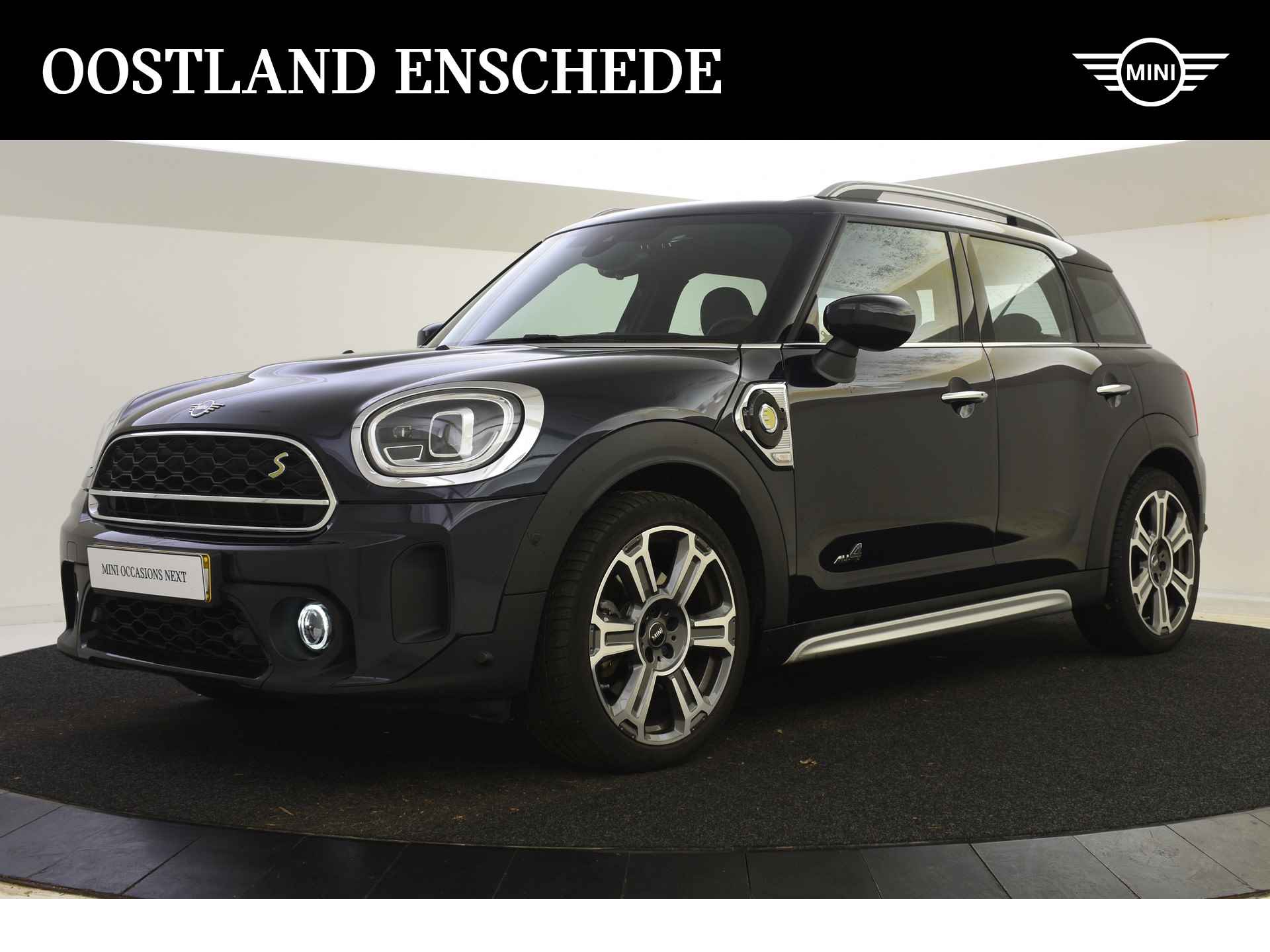 MINI Countryman Cooper SE ALL4 Classic Automaat / Achteruitrijcamera / Active Cruise Control / Comfort Access / LED / Park Assistant / Head-Up / Comfortstoelen - 1/44