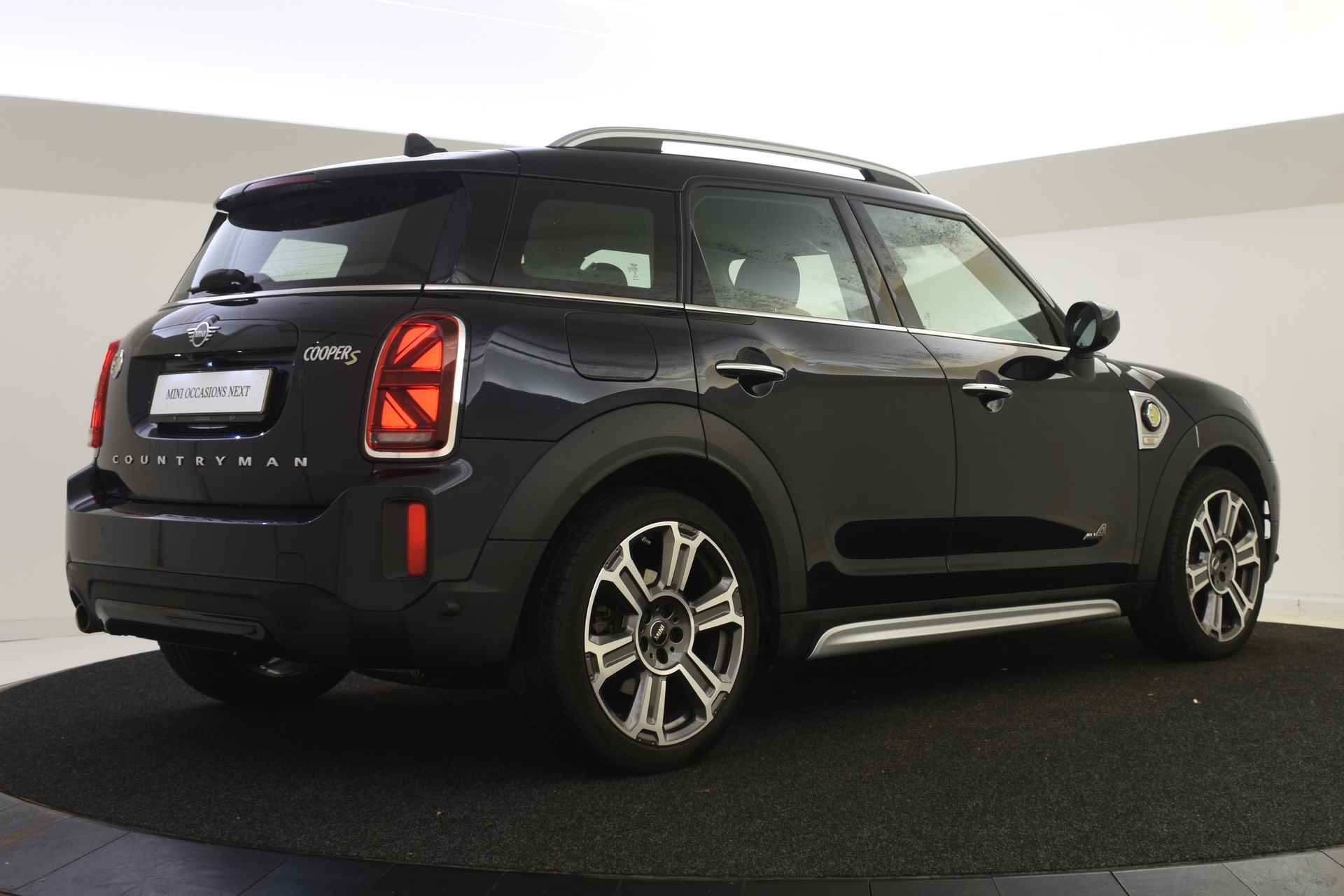 MINI Countryman Cooper SE ALL4 Classic Automaat / Achteruitrijcamera / Active Cruise Control / Comfort Access / LED / Park Assistant / Head-Up / Comfortstoelen - 3/44