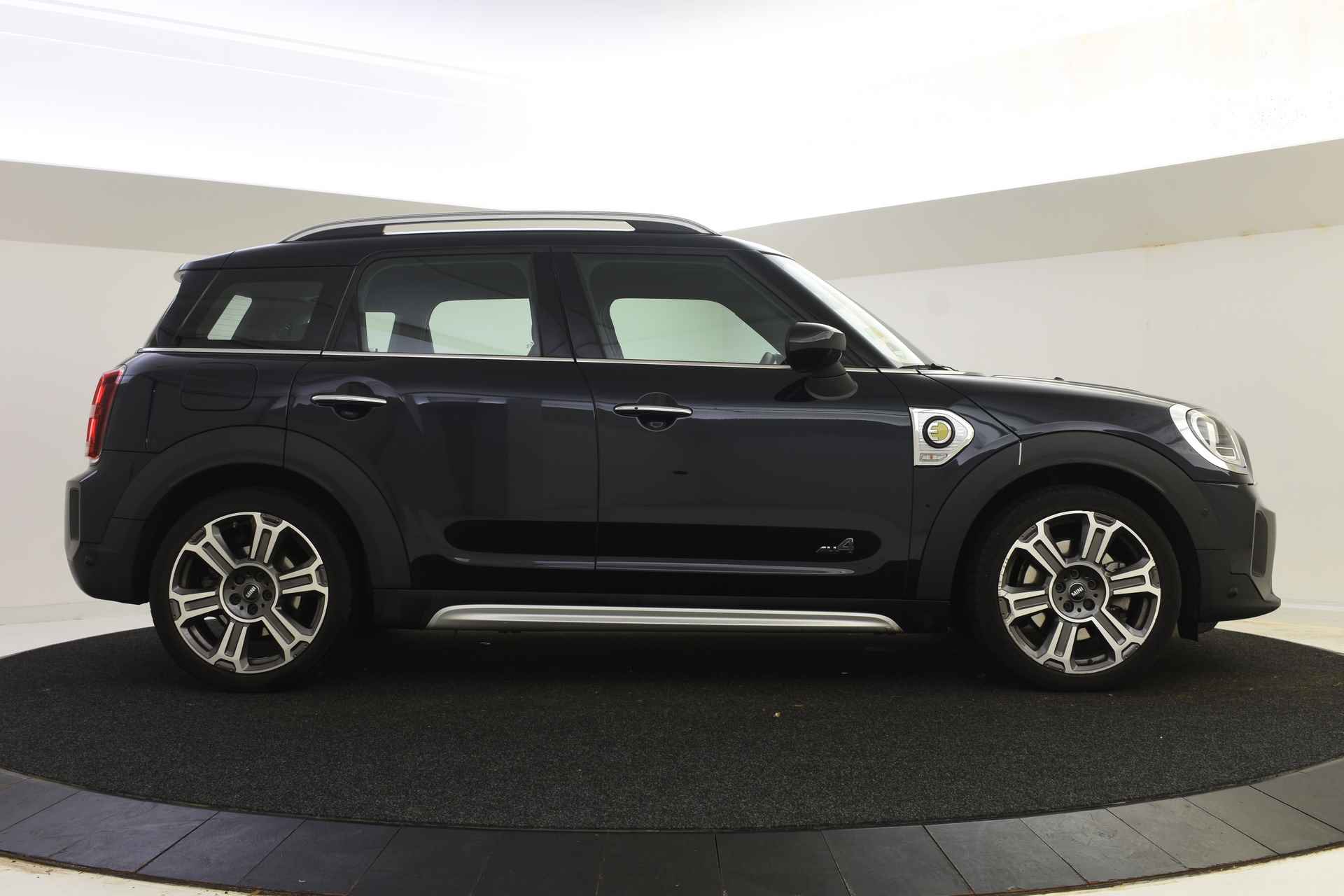 MINI Countryman Cooper SE ALL4 Classic Automaat / Achteruitrijcamera / Active Cruise Control / Comfort Access / LED / Park Assistant / Head-Up / Comfortstoelen - 12/44
