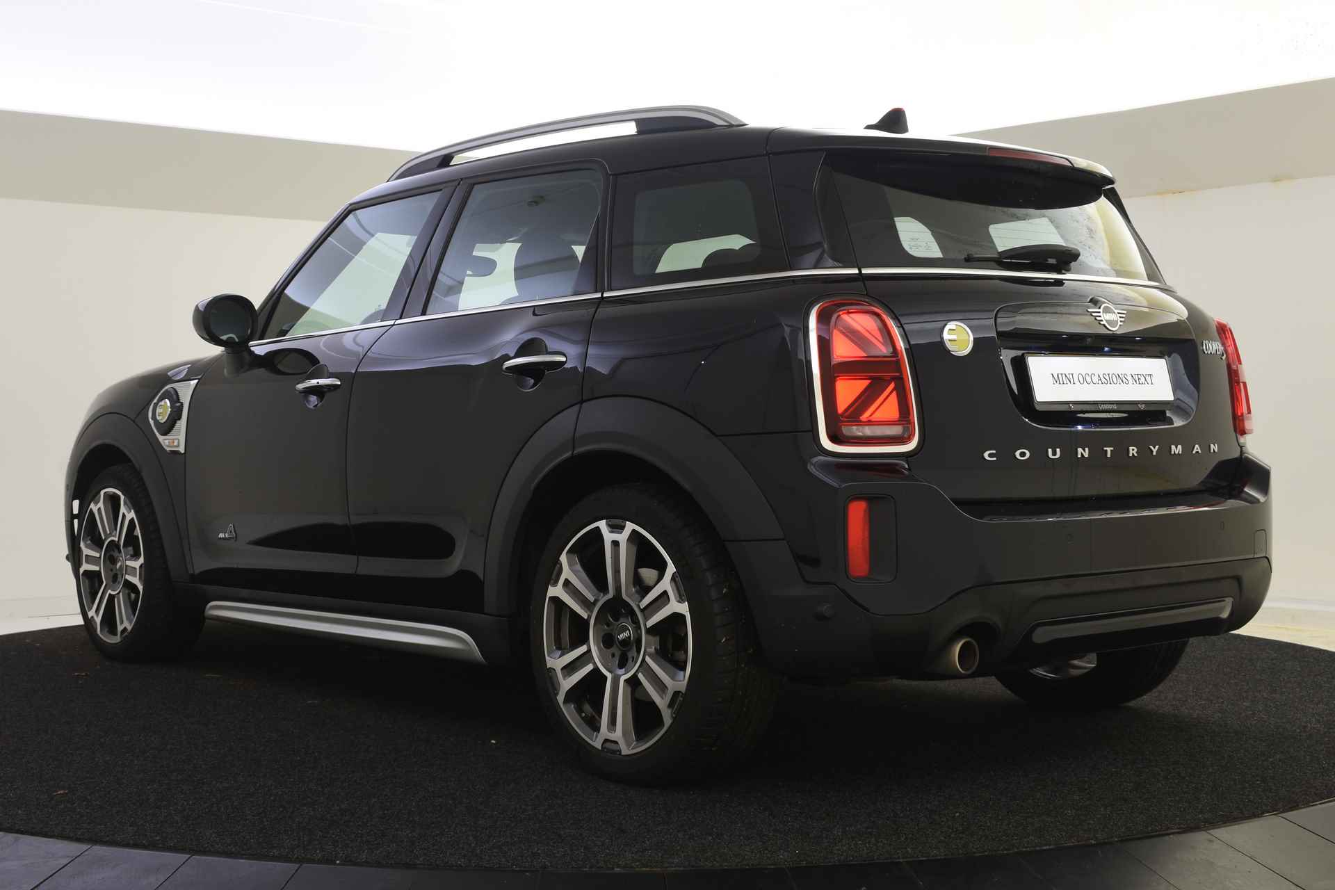 MINI Countryman Cooper SE ALL4 Classic Automaat / Achteruitrijcamera / Active Cruise Control / Comfort Access / LED / Park Assistant / Head-Up / Comfortstoelen - 13/44