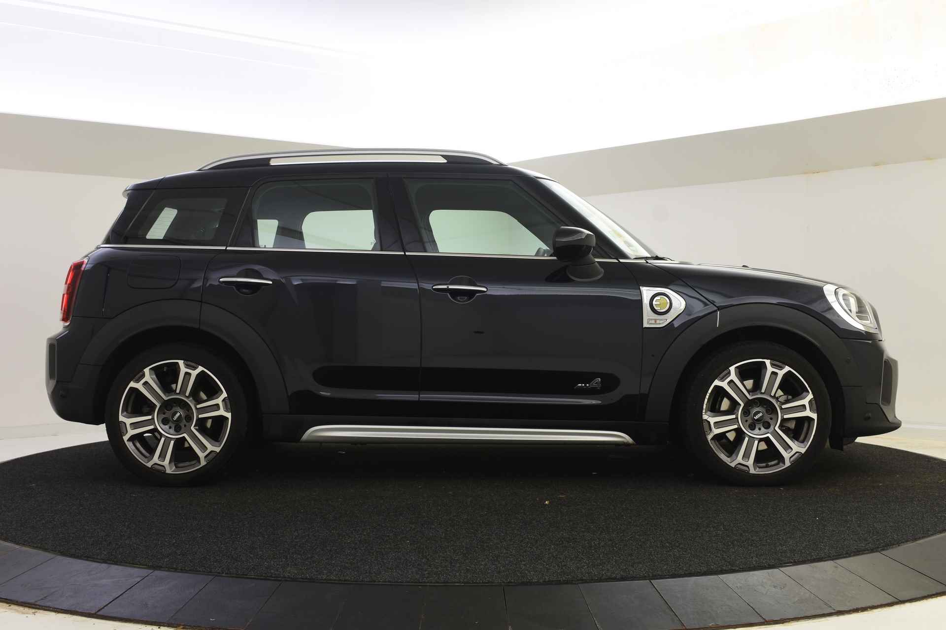 MINI Countryman Cooper SE ALL4 Classic Automaat | Achteruitrijcamera | Active Cruise Control | Comfort Access | LED | Park Assistant | Head-Up | Comfortstoelen - 15/44