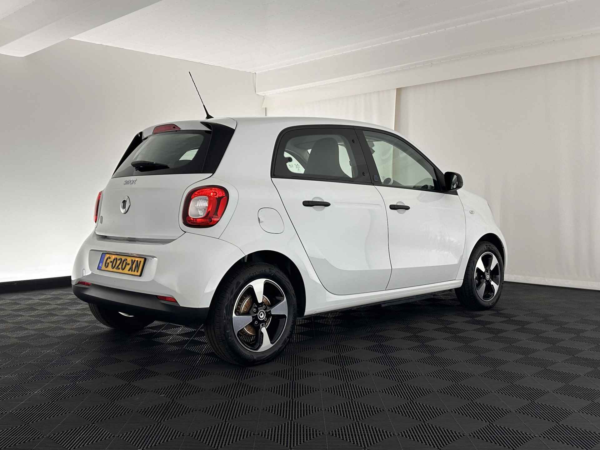 Smart Forfour EQ Business Solution Cool&Audio Pack 18 kWh [ 3-Fase ] (INCL-BTW) *FULL-LEATHER | AIRCO | DAB | CRUISE | COMFORT-SEATS | 15''ALU* - 6/28