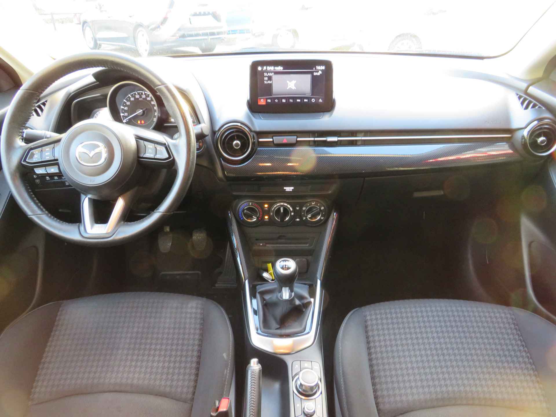 Mazda 2 1.5 Skyactiv-G Sport Selected | Airco | Cruise Control | Parkeercamera | Incl. BOVAG Garantie | Bluetooth | - 15/32