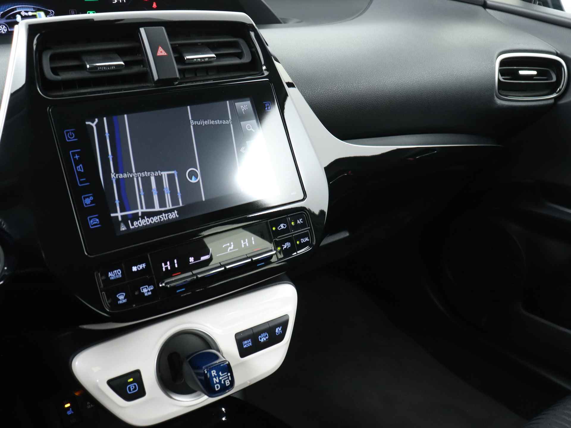 Toyota Prius 1.8 Plug-in Hybrid Dynamic Limited | navigatie | camera | bluetooth | - 7/40