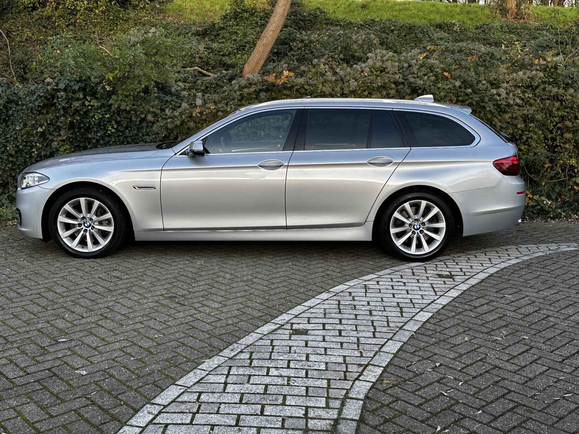 BMW 5-serie Touring 530xd Luxury Edition | BOMVOL OPTIES | KANTELSCHUIFDAK | STOELVERWARMING | LEDEREN STOELBEKLEDING | - 2/21