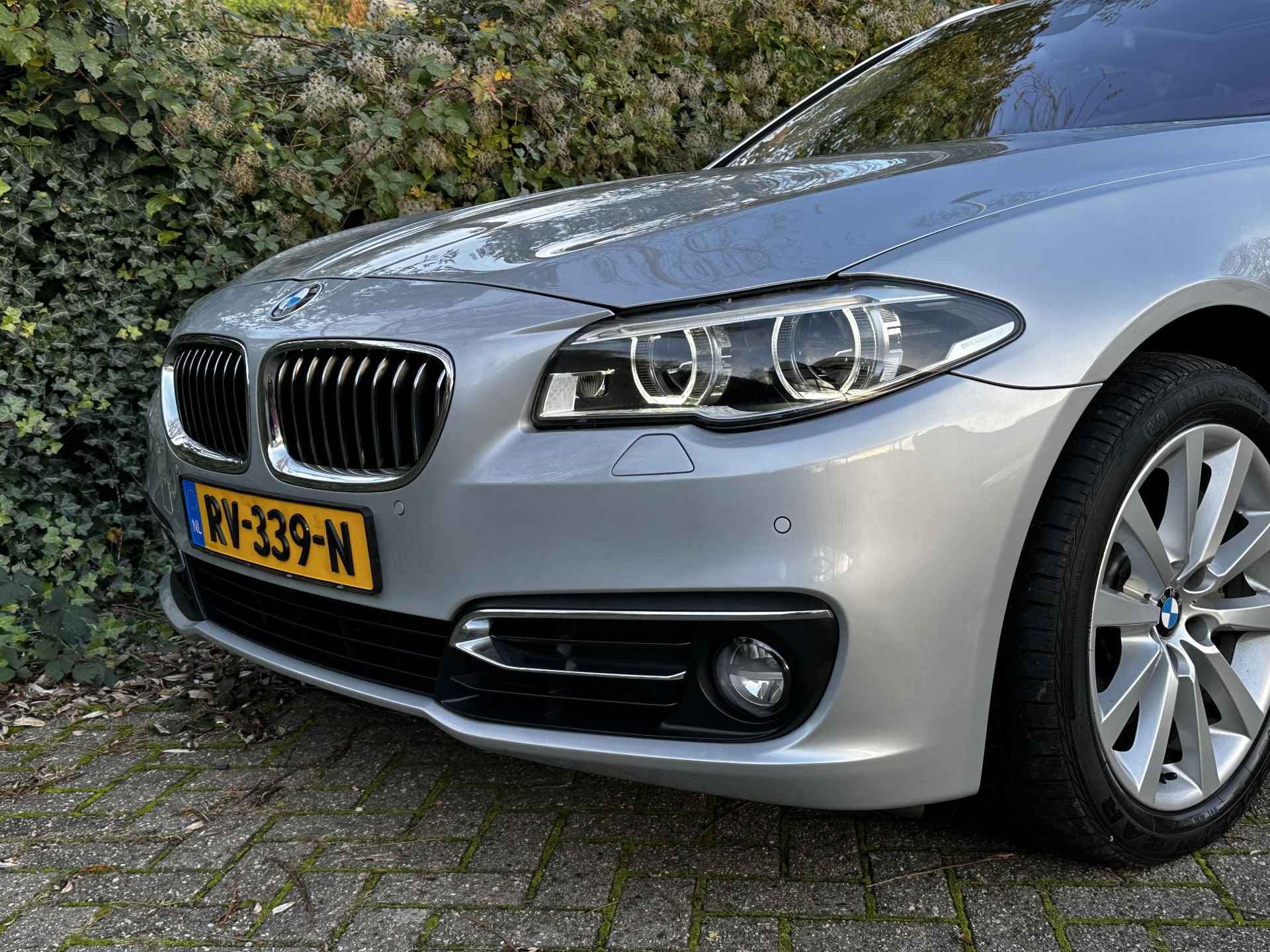 BMW 5-serie Touring 530xd Luxury Edition | BOMVOL OPTIES | KANTELSCHUIFDAK | STOELVERWARMING | LEDEREN STOELBEKLEDING | - 3/21