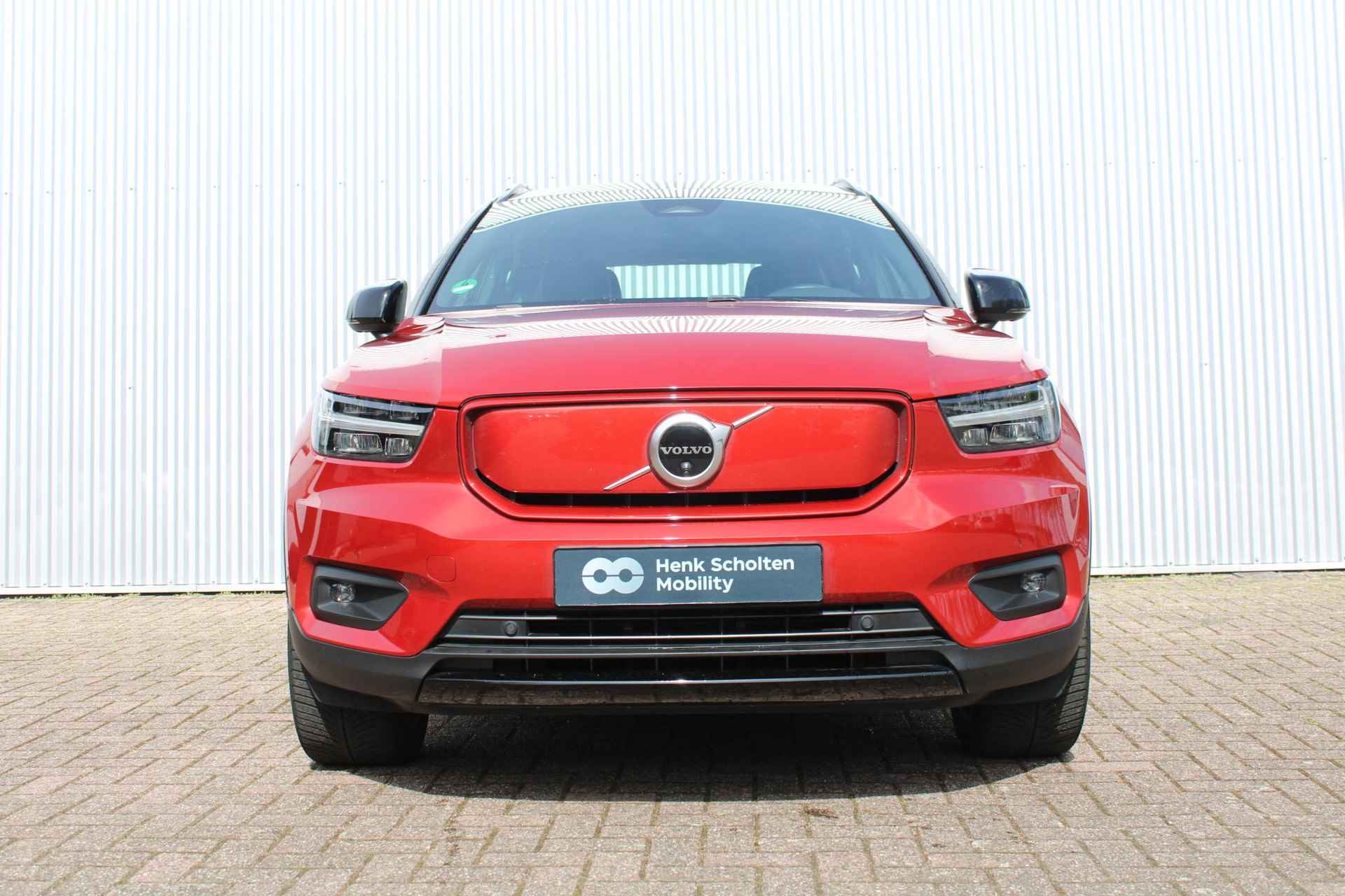 Volvo XC40 Recharge P8 AWD R-Design, 360° Camera, Elektrisch verstelbare voorstoelen + bestuurdersstoel met geheugen, Voorstoelen/stuur verwarmd, Harman/Kardon audio systeem, Draadloze telefoonoplader, Lederen bekleding, 19'' Lichtmetalen velgen - 3/55