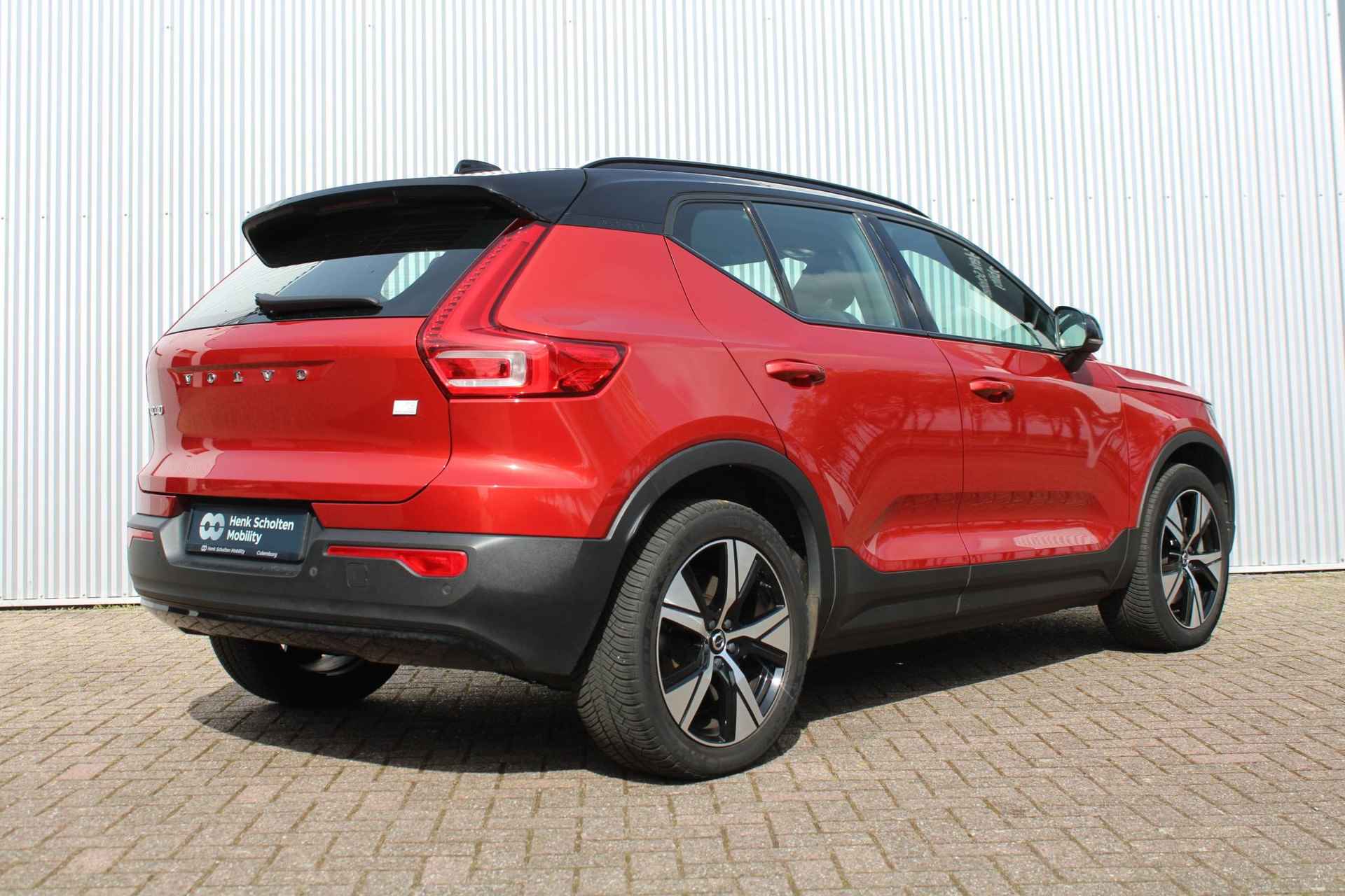 Volvo XC40 Recharge P8 AWD R-Design, 360° Camera, Elektrisch verstelbare voorstoelen + bestuurdersstoel met geheugen, Voorstoelen/stuur verwarmd, Harman/Kardon audio systeem, Draadloze telefoonoplader, Lederen bekleding, 19'' Lichtmetalen velgen - 6/55