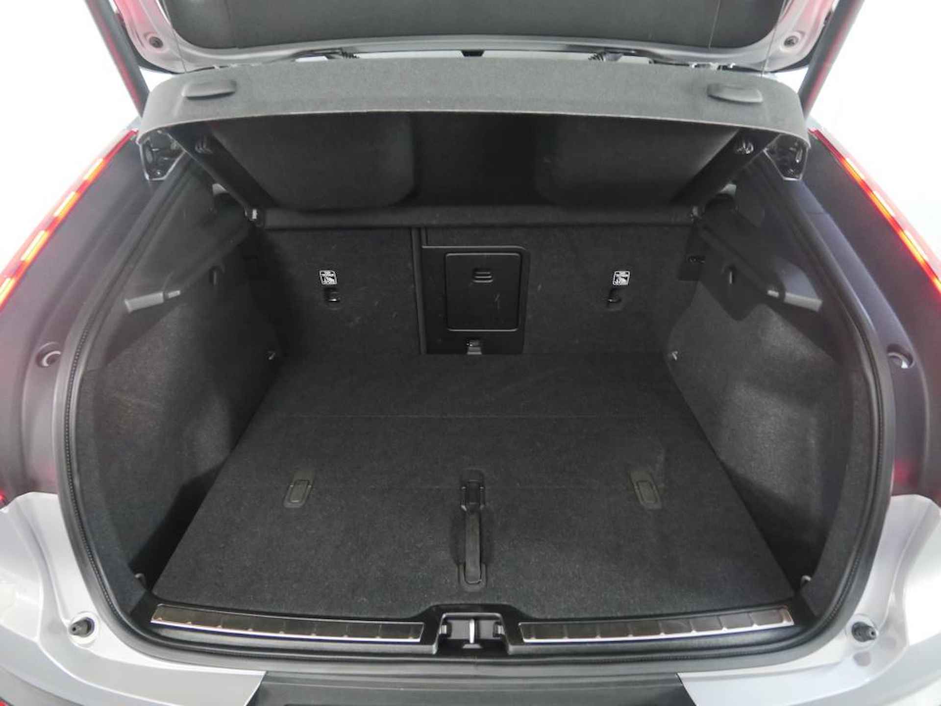 Volvo C40 Recharge Ultimate / Harman Kardon /Panoramadak/360 camera - 13/46