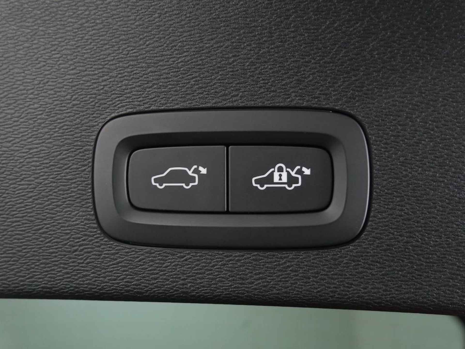 Volvo C40 Recharge Ultimate / Harman Kardon /Panoramadak/360 camera - 15/46