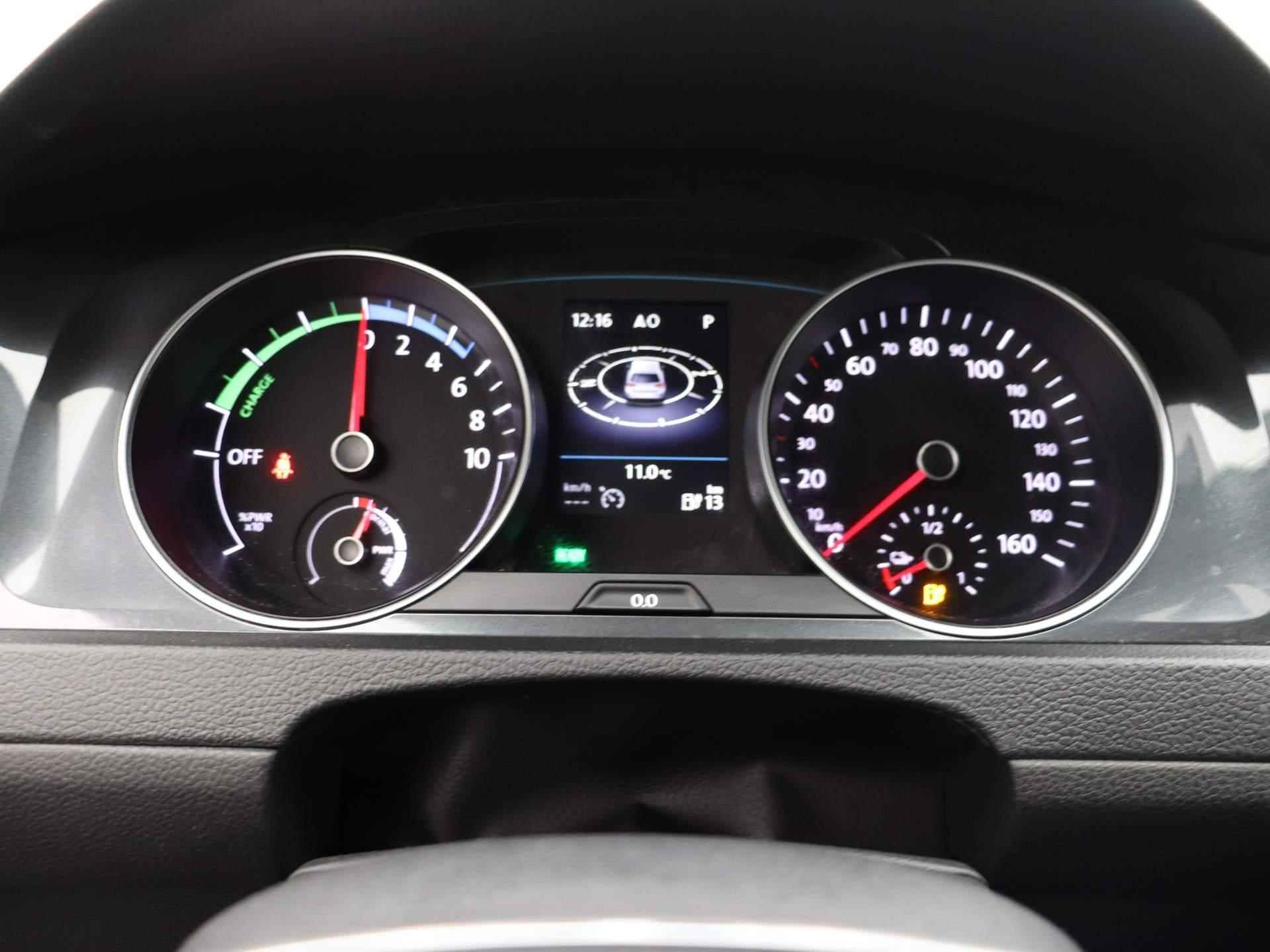 Volkswagen e-Golf E-DITION | Navigatie | Stoel verwarming - 8/26