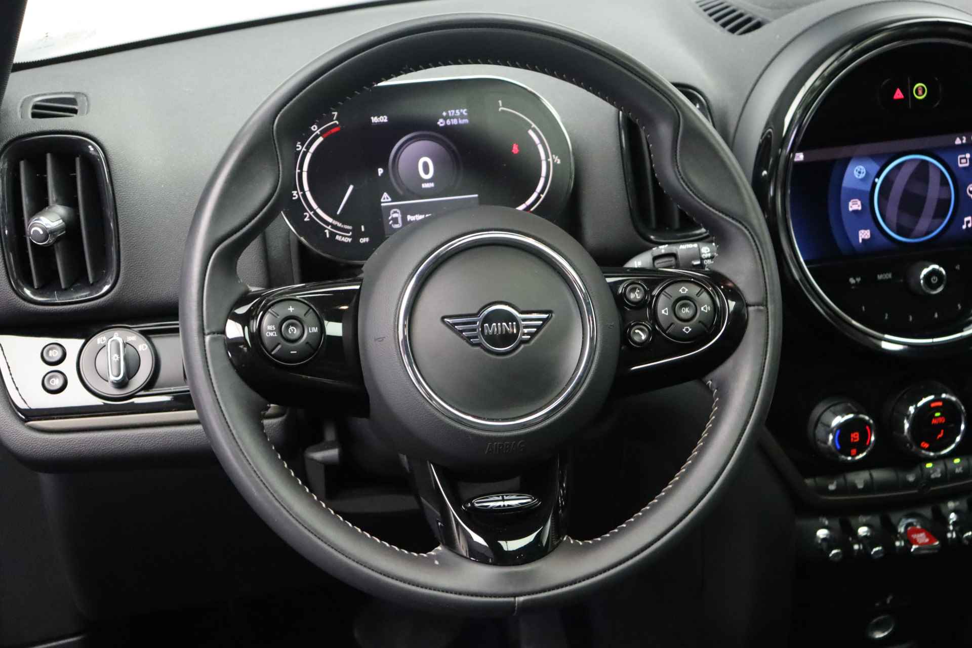 MINI Countryman Cooper Chili Automaat / Panoramdak / Achteruitrijcamera / LED / Comfortstoelen / PDC / Stoelverwarming / Cruise Control / Harman Kardon - 26/27