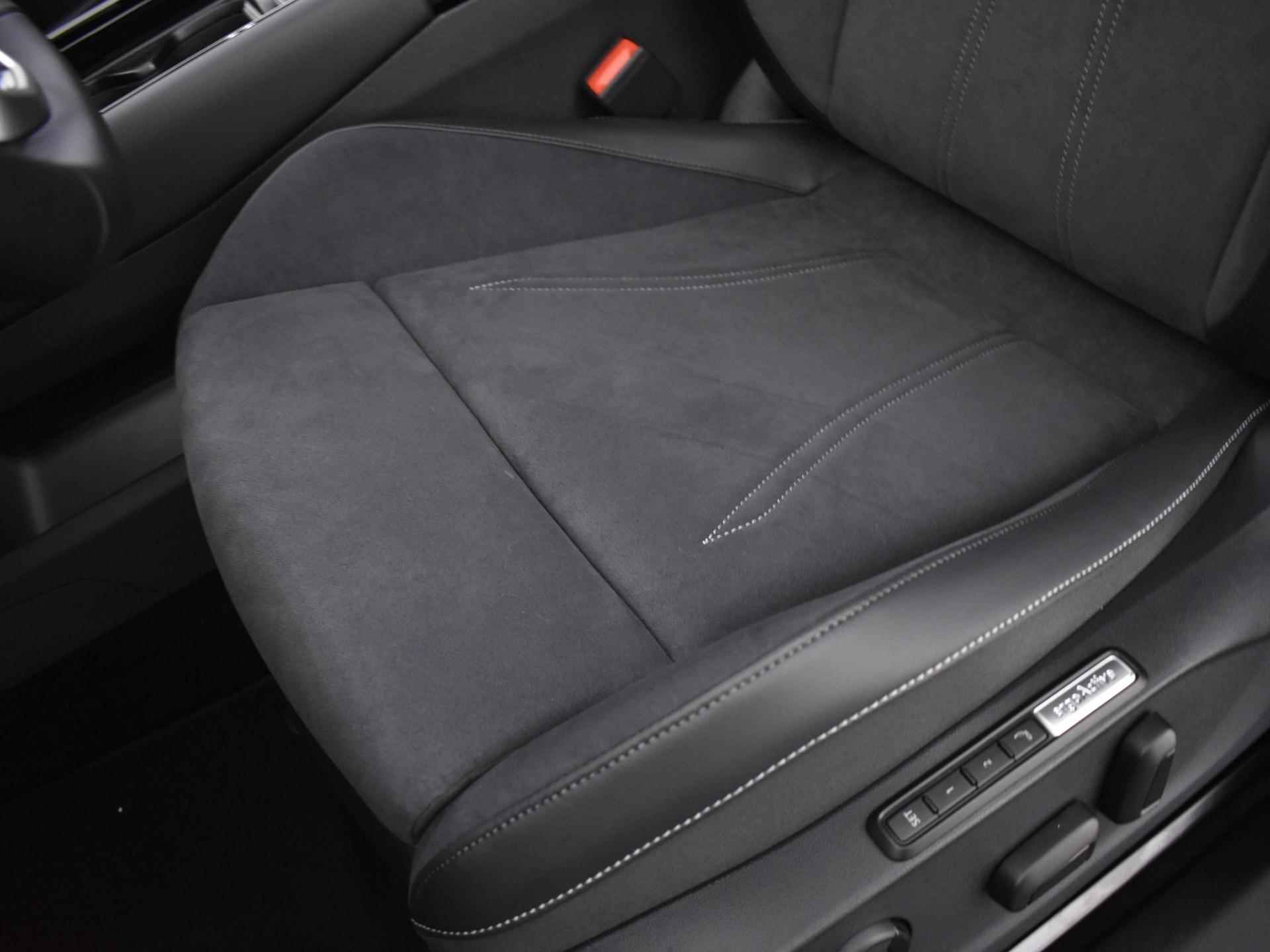 Volkswagen ID.7 Pro Business 77 kWh 286 pk electr. aandrijving · Interieur Pakket: Interieur pakket plus in donkergrijs met zwart · - 10/45