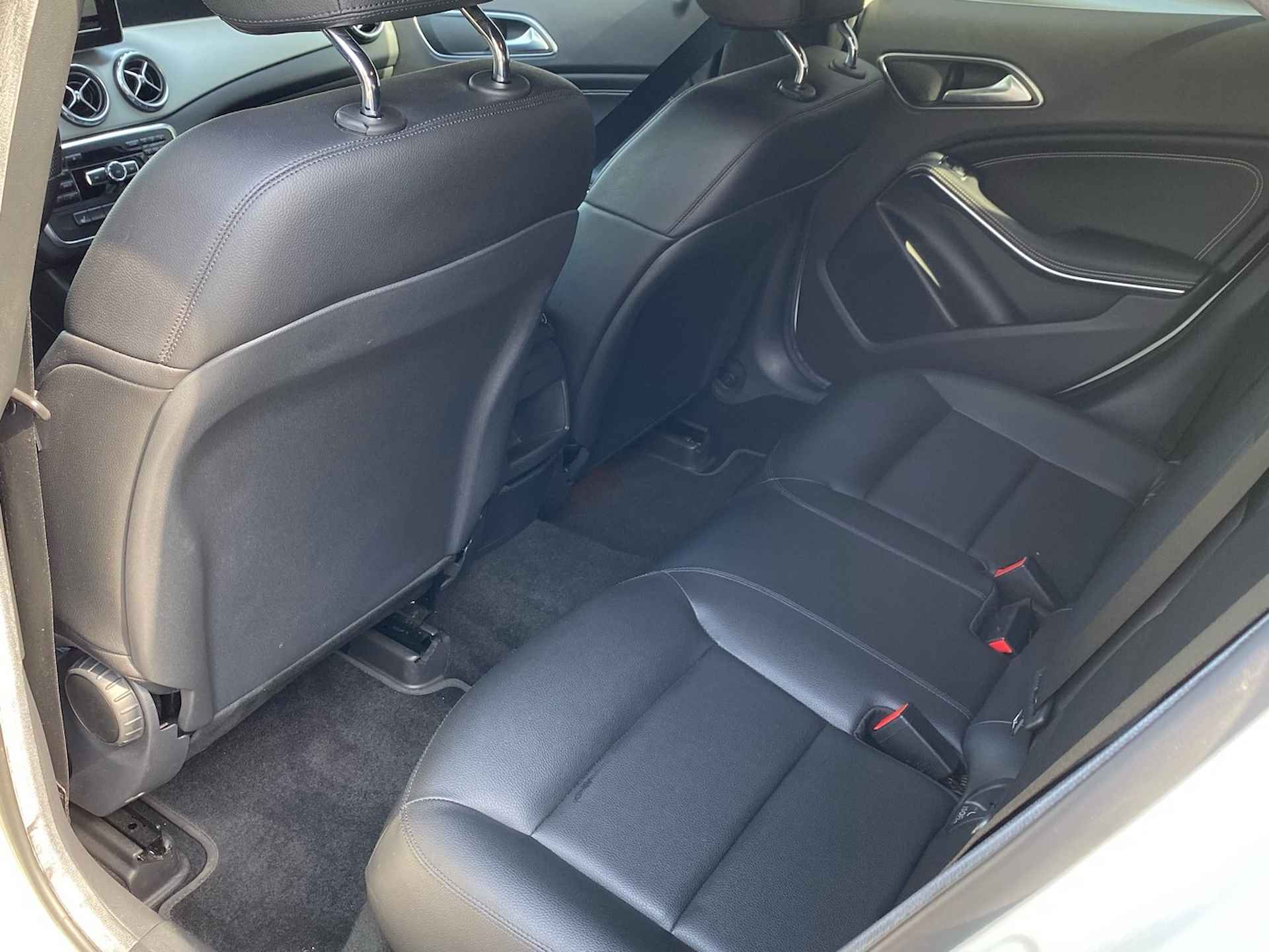 Mercedes-Benz GLA 200 Edition 1 | Airco | Cruise Control | Stoelverwarming | Lederen Bekleding | RIJKLAARPRIJS INCL 12 MAANDEN GARANTIE EN BEURT - 17/26