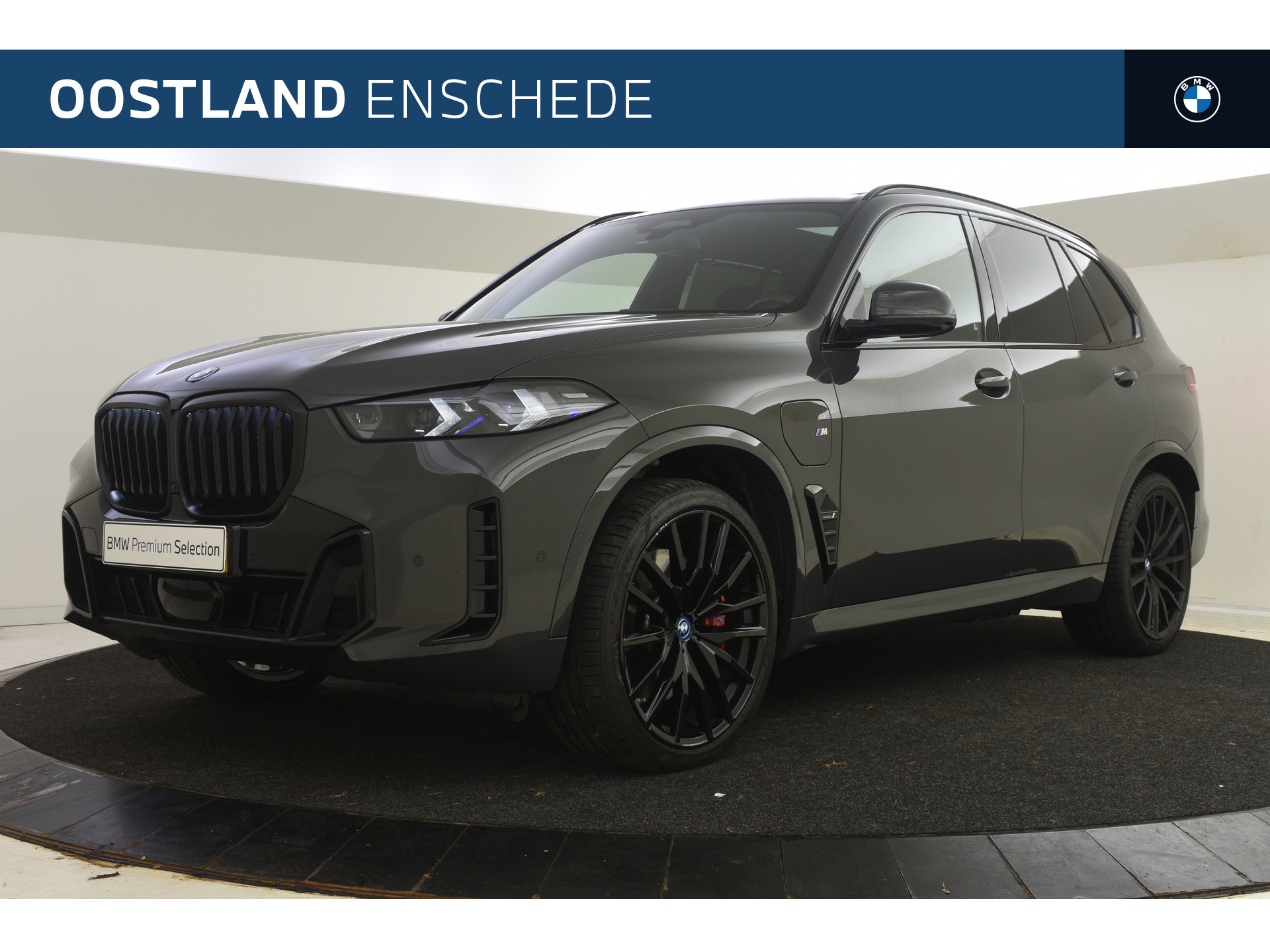 BMW X5 xDrive50e High Executive M Sport Automaat / Panoramadak Sky Lounge / Trekhaak / Parking Assistant Professional / Adaptieve LED / Soft-Close / Comfort Access