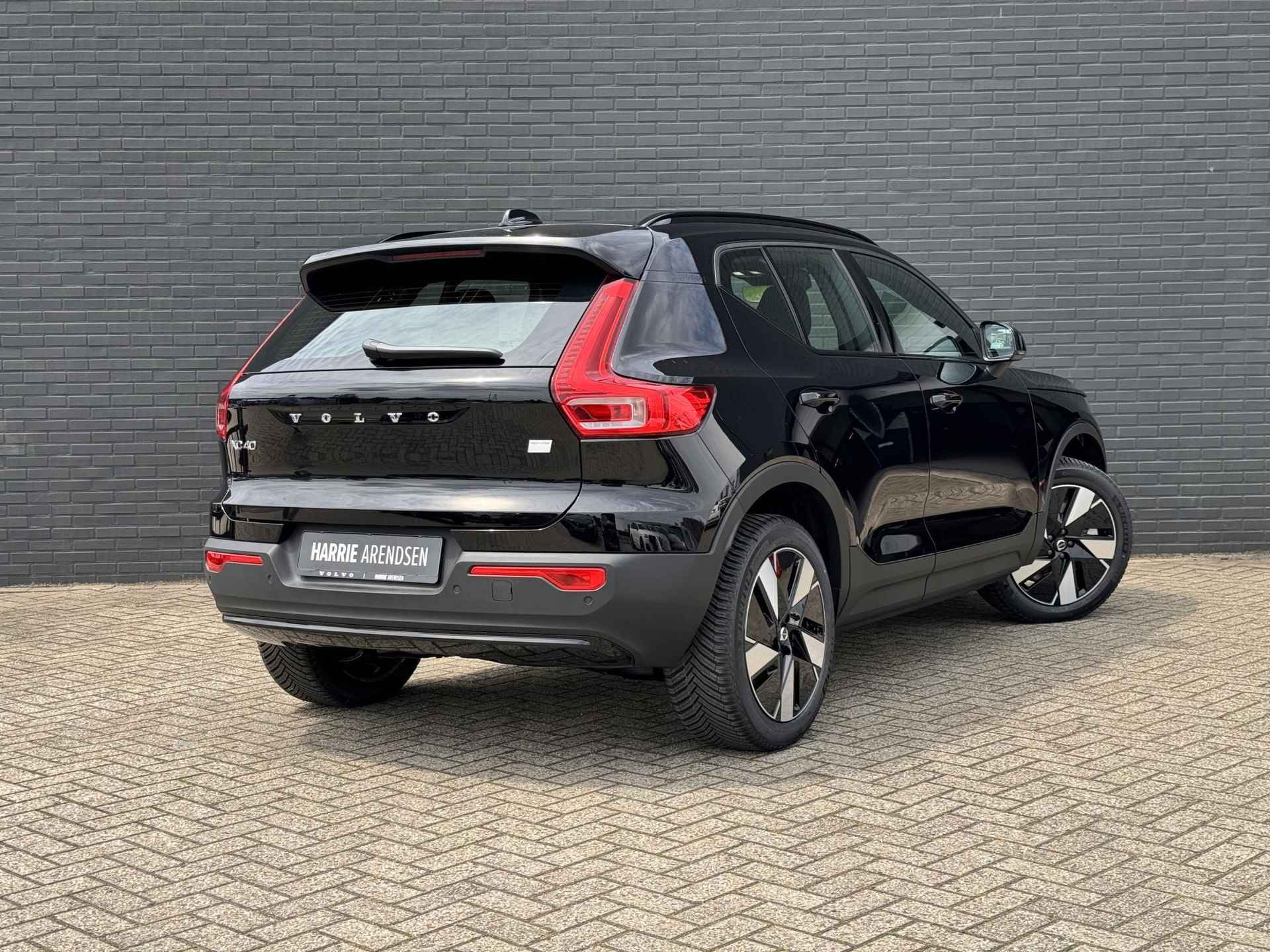 Volvo XC40 Single Motor Plus | €2.950 Volvo Subsidie | Adaptieve Cruise Control | Navigatie | Stoel- en stuurverwarming | Keyless Entry | Elektrische achterklep - 4/21