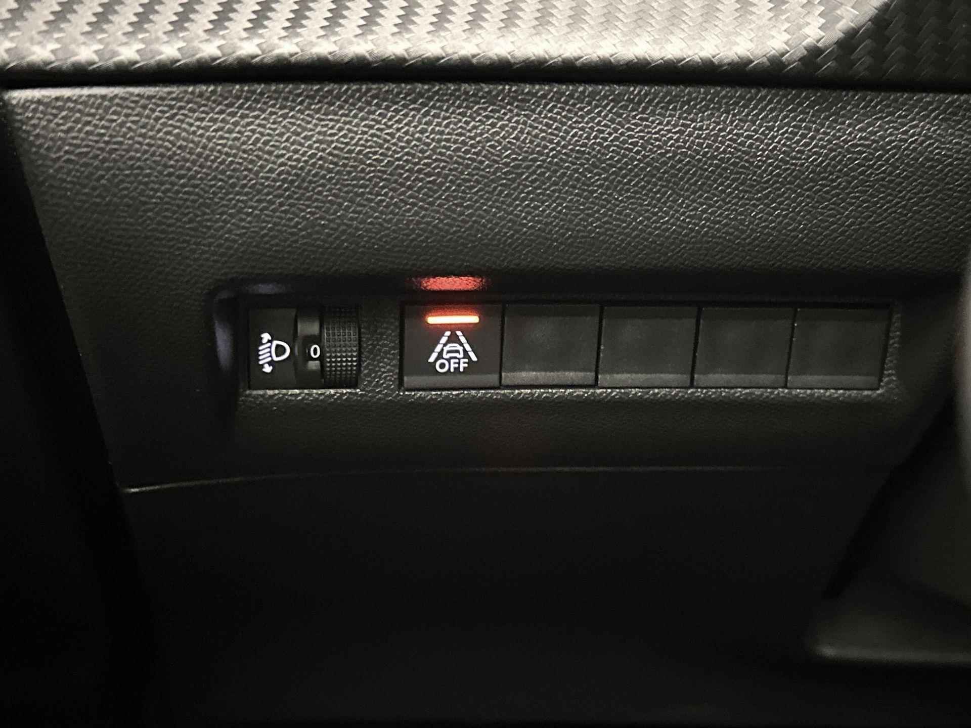 Peugeot e-2008 SUV Active Pack 50 kWh 136pk Automaat | Navigatie via Apple CarPlay / Android Auto  | 3-fase laden | Stoelverwarming | Climate Control | Cruise Control | Parkeersensoren | Armsteun | Keyless Start | Bluetooth | DAB+ radio | RMC trekhaak | 16" lichtmetalen velgen | - 18/35