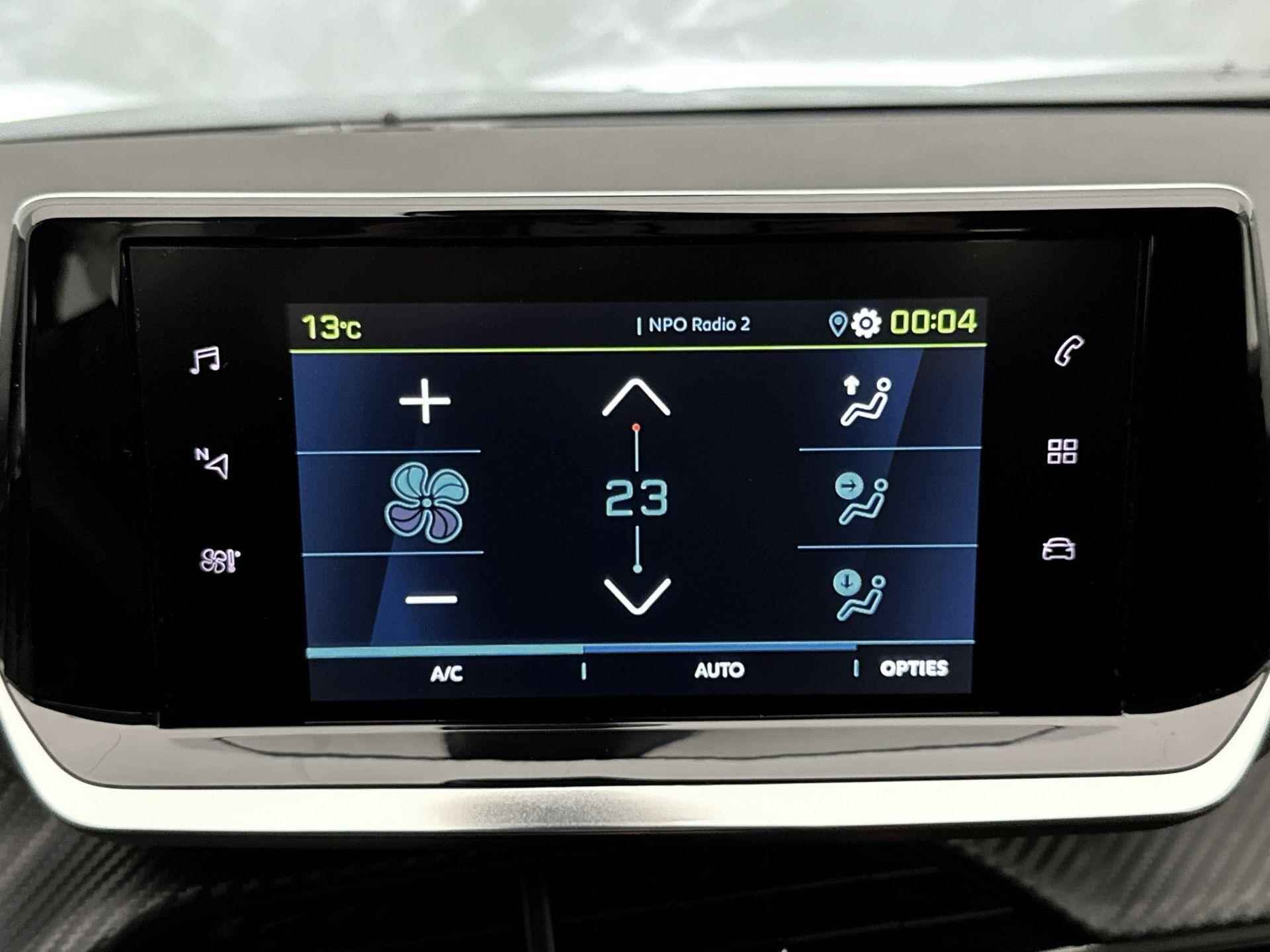 Peugeot e-2008 SUV Active Pack 50 kWh 136pk Automaat | Navigatie via Apple CarPlay / Android Auto  | 3-fase laden | Stoelverwarming | Climate Control | Cruise Control | Parkeersensoren | Armsteun | Keyless Start | Bluetooth | DAB+ radio | RMC trekhaak | 16" lichtmetalen velgen | - 25/35