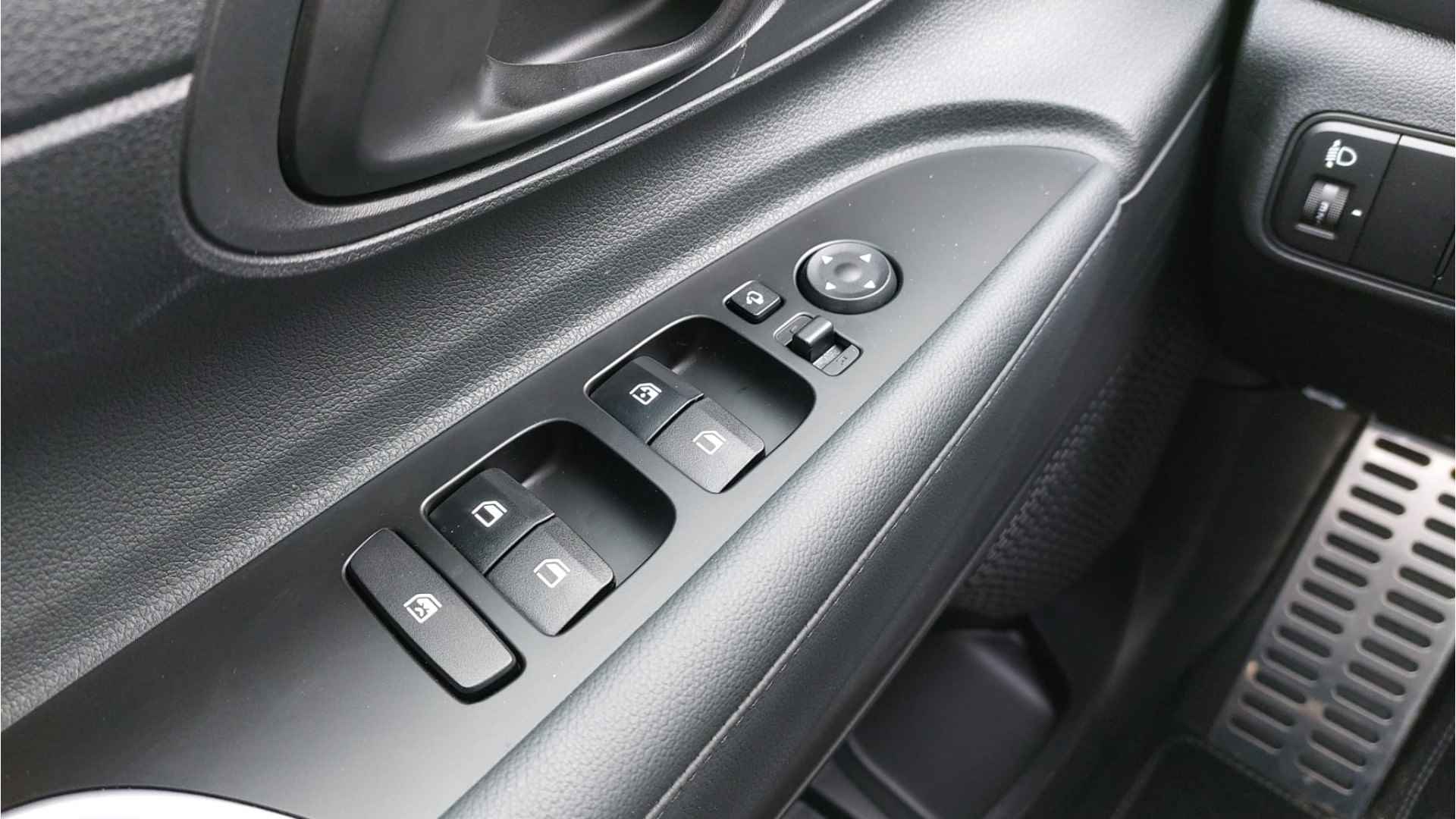 Hyundai KONA 1.6 GDI HEV Comfort Smart - 19/24