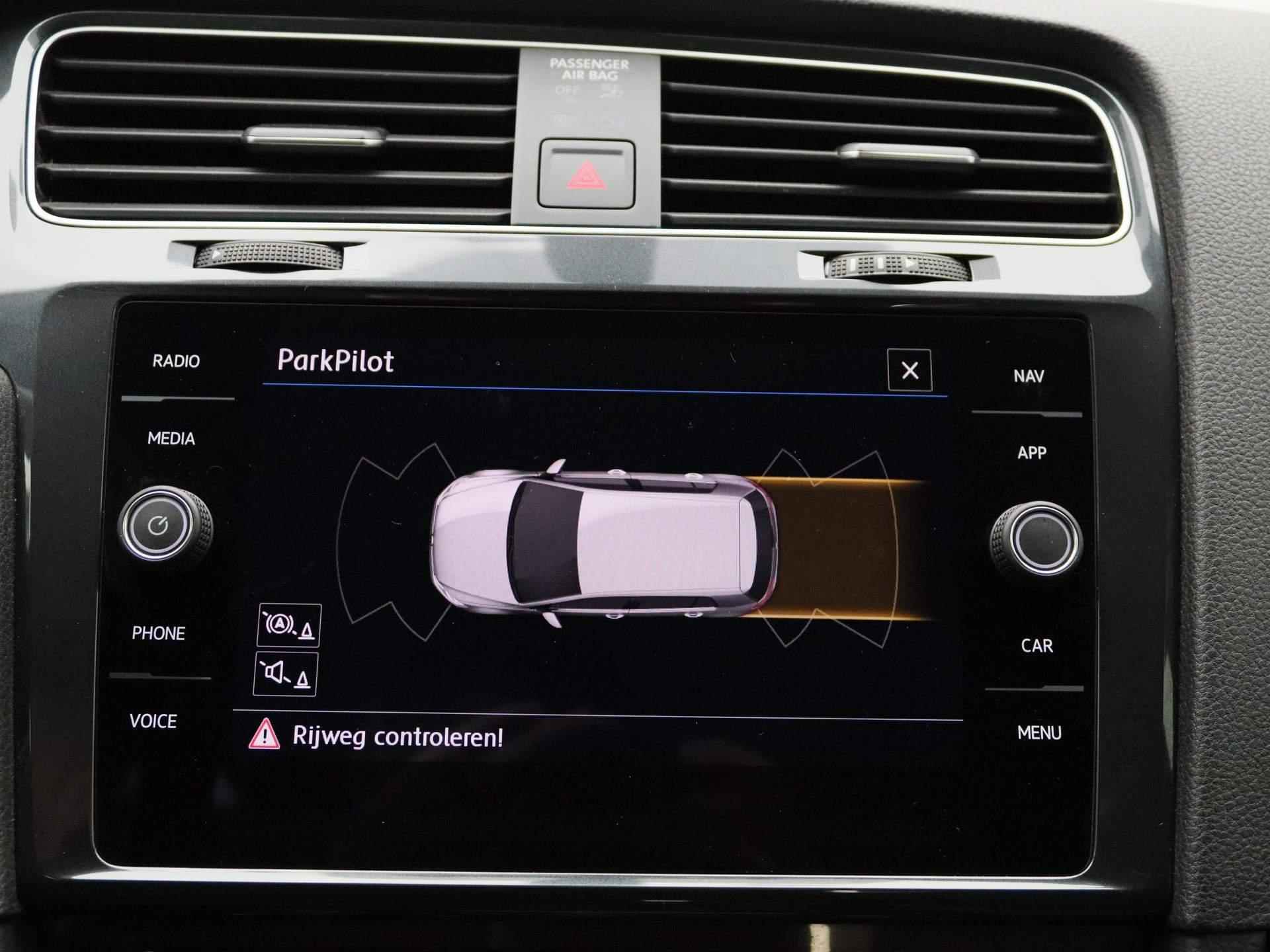 Volkswagen e-Golf E-DITION | Navigatie | Climate Control | Parkeersensoren | - 20/35