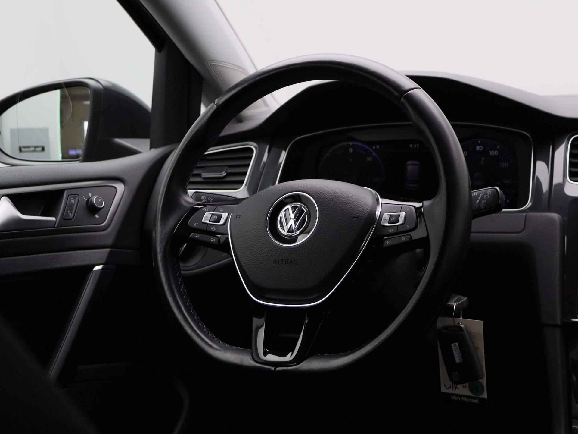 Volkswagen e-Golf E-DITION | Navigatie | Climate Control | Parkeersensoren | - 31/35