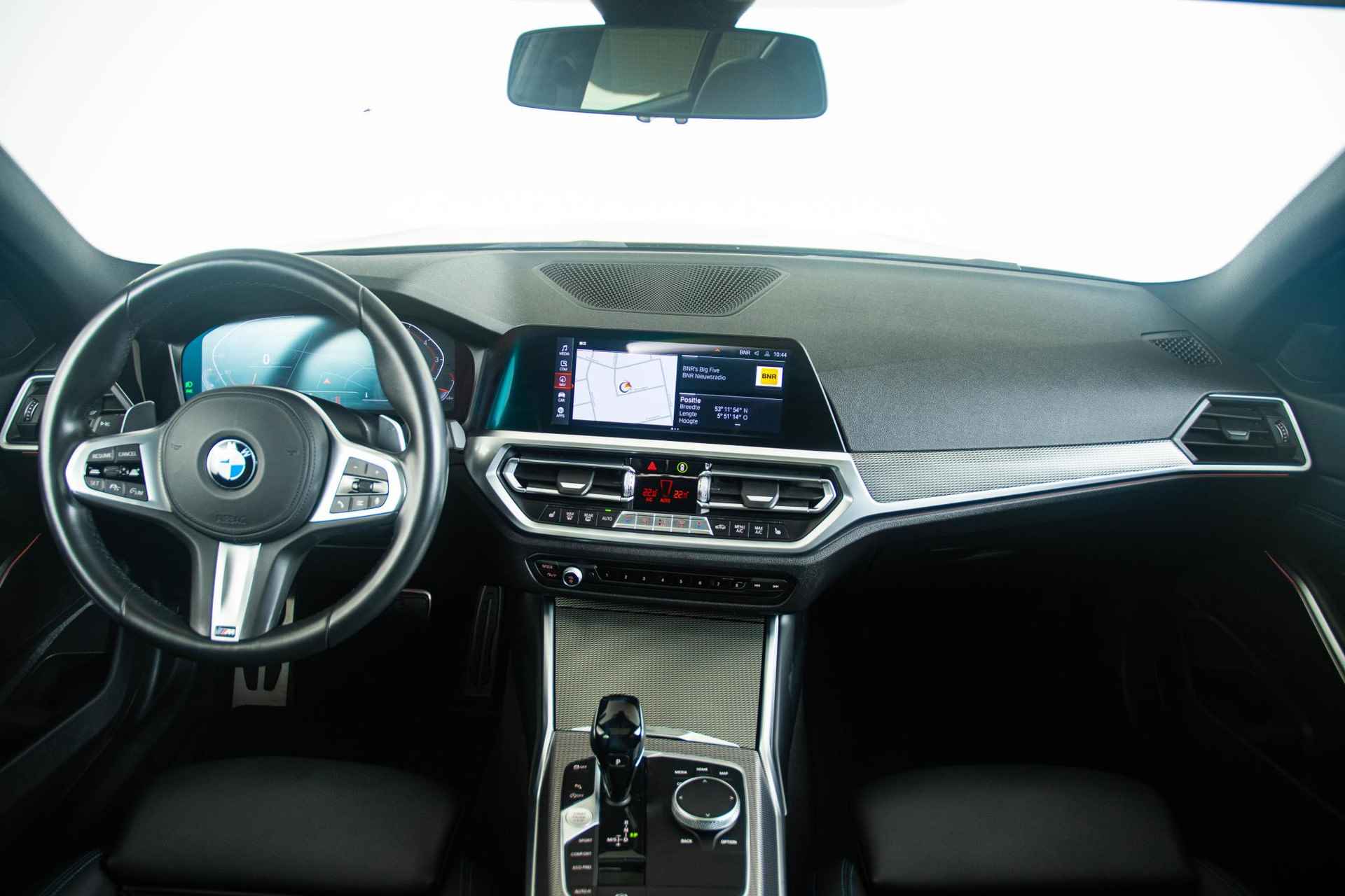 BMW 3-serie 320i High Executive M Sportpakket - Schuif/kanteldak - LED Verlichting - Active Cruise Control - Stoelverwarming - HiFi System - Live Cockpit Pro - 3/49