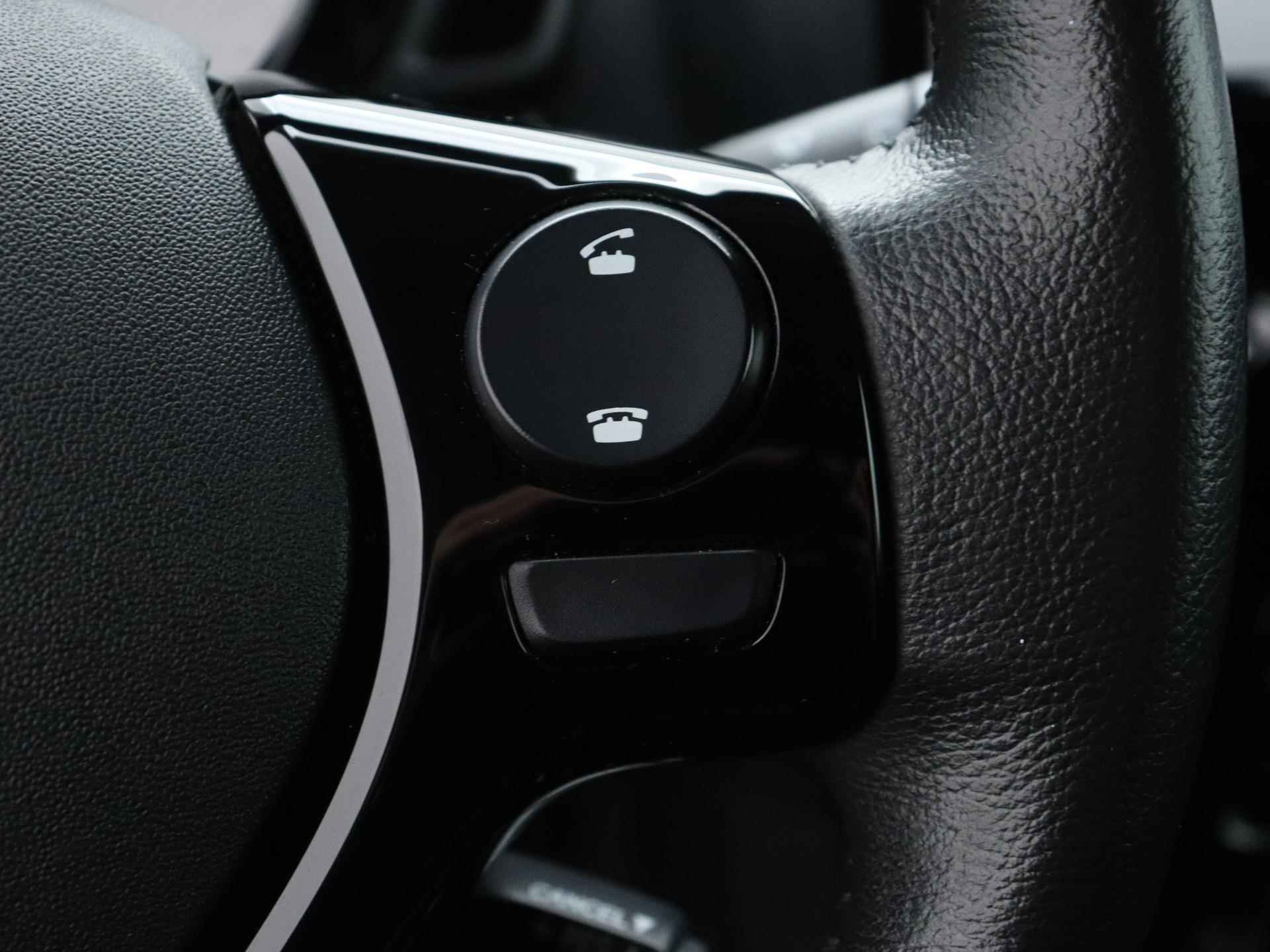 Citroen C1 Airscape Shine 72pk | Navigatie via Apple Carplay / Android Auto | Elektrisch vouwdak | Achteruitrijcamera | Climate Control | Bluetooth | Automatisch dimlicht | Donker getint glas | 15" lichtmetalen velgen | - 19/34