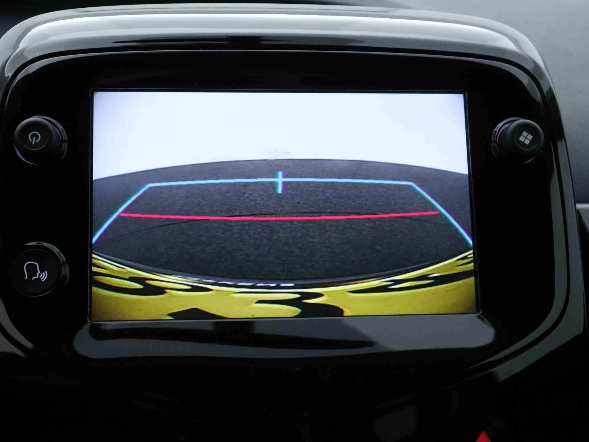 Citroen C1 Airscape Shine 72pk | Navigatie via Apple Carplay / Android Auto | Elektrisch vouwdak | Achteruitrijcamera | Climate Control | Bluetooth | Automatisch dimlicht | Donker getint glas | 15" lichtmetalen velgen | - 24/34
