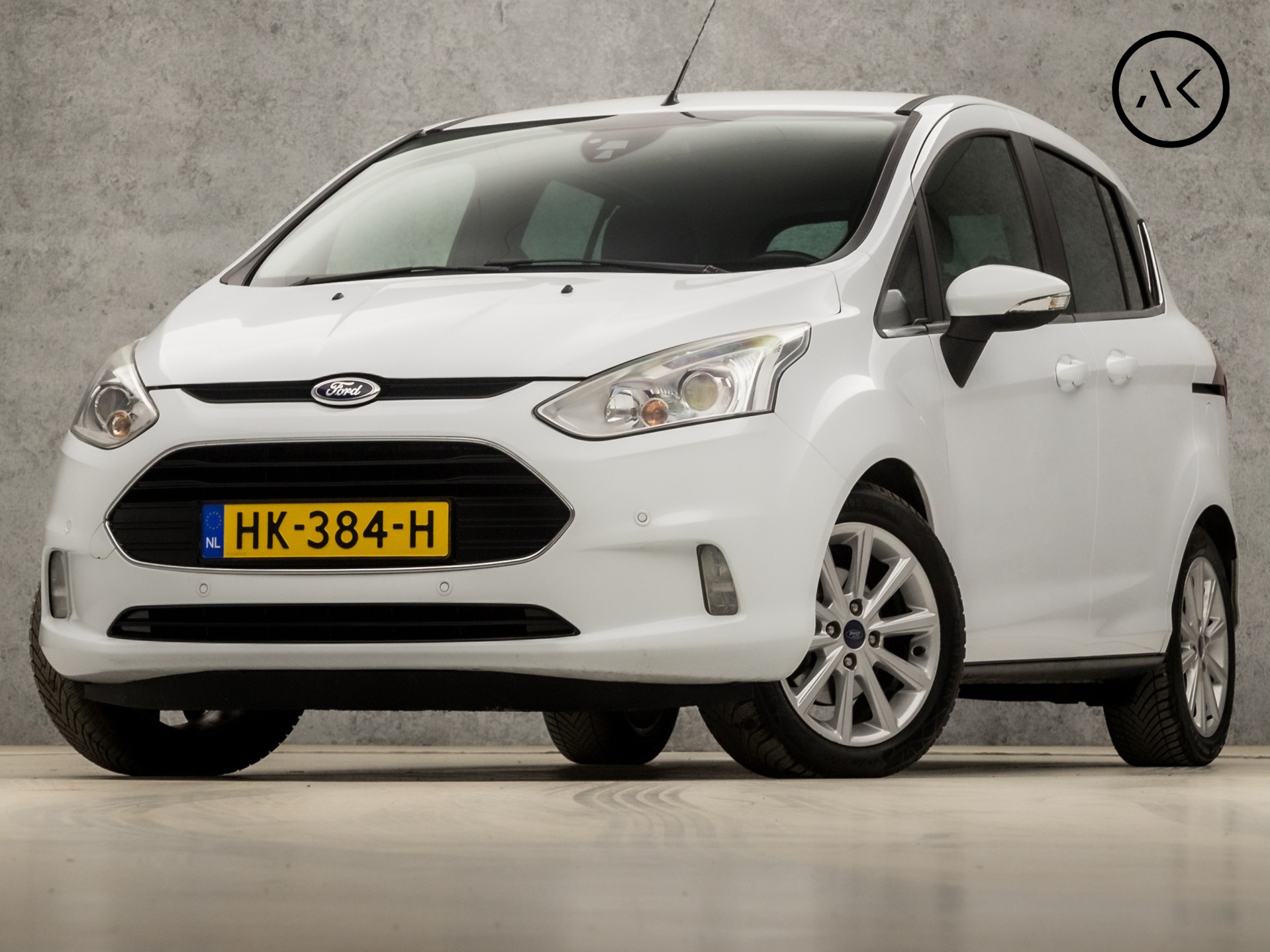 Ford B-MAX 1.0 EcoBoost Titanium (NAVIGATIE, CLIMATE, CAMERA, GETINT GLAS, SCHUIFDEUREN, SPORTSTOELEN, LM VELGEN, PARKEERSENSOREN, TREKHAAK, CRUISE, NIEUWSTAAT)