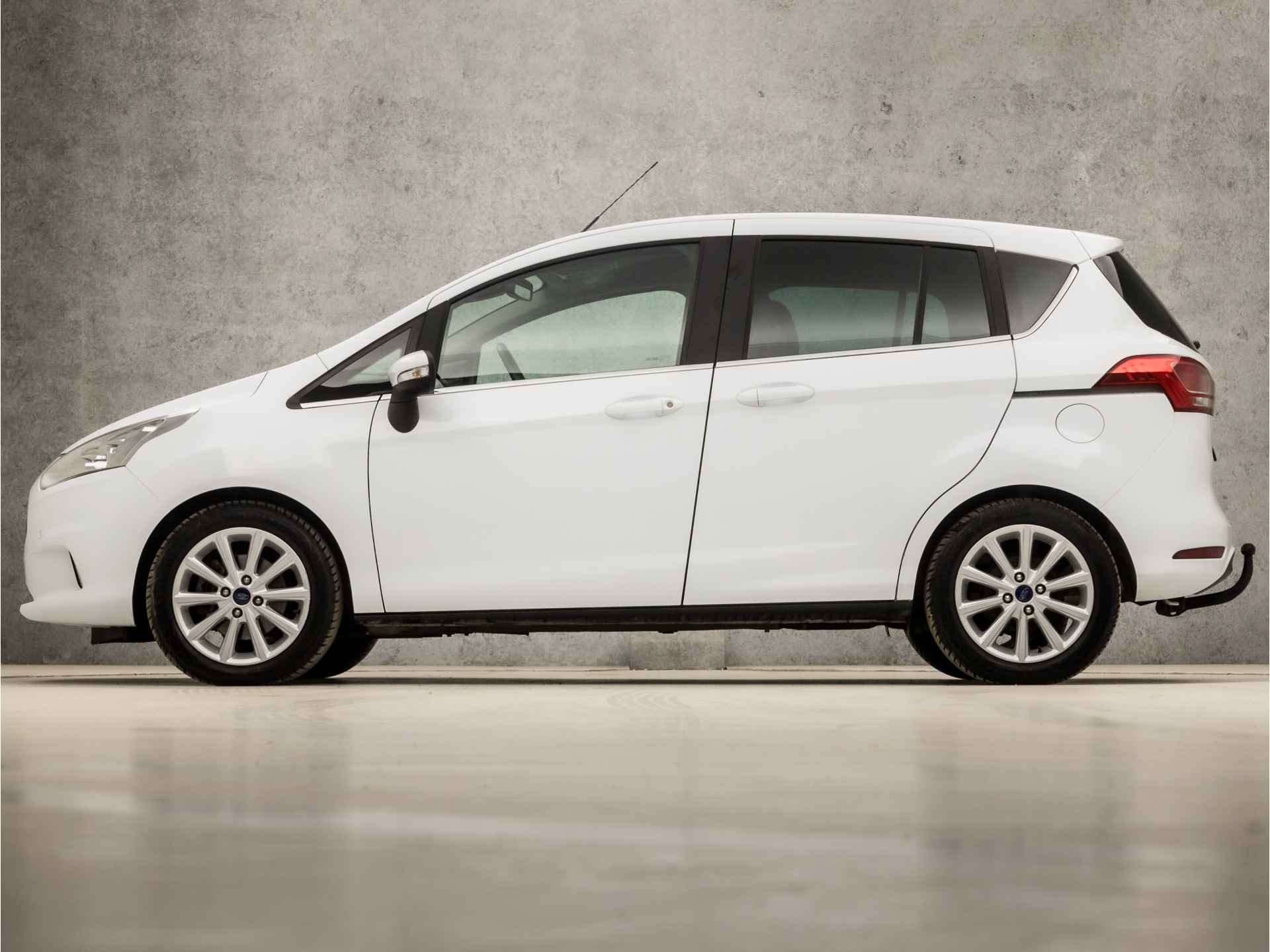 Ford B-MAX 1.0 EcoBoost Titanium (NAVIGATIE, CLIMATE, CAMERA, GETINT GLAS, SCHUIFDEUREN, SPORTSTOELEN, LM VELGEN, PARKEERSENSOREN, TREKHAAK, CRUISE, NIEUWSTAAT) - 2/32