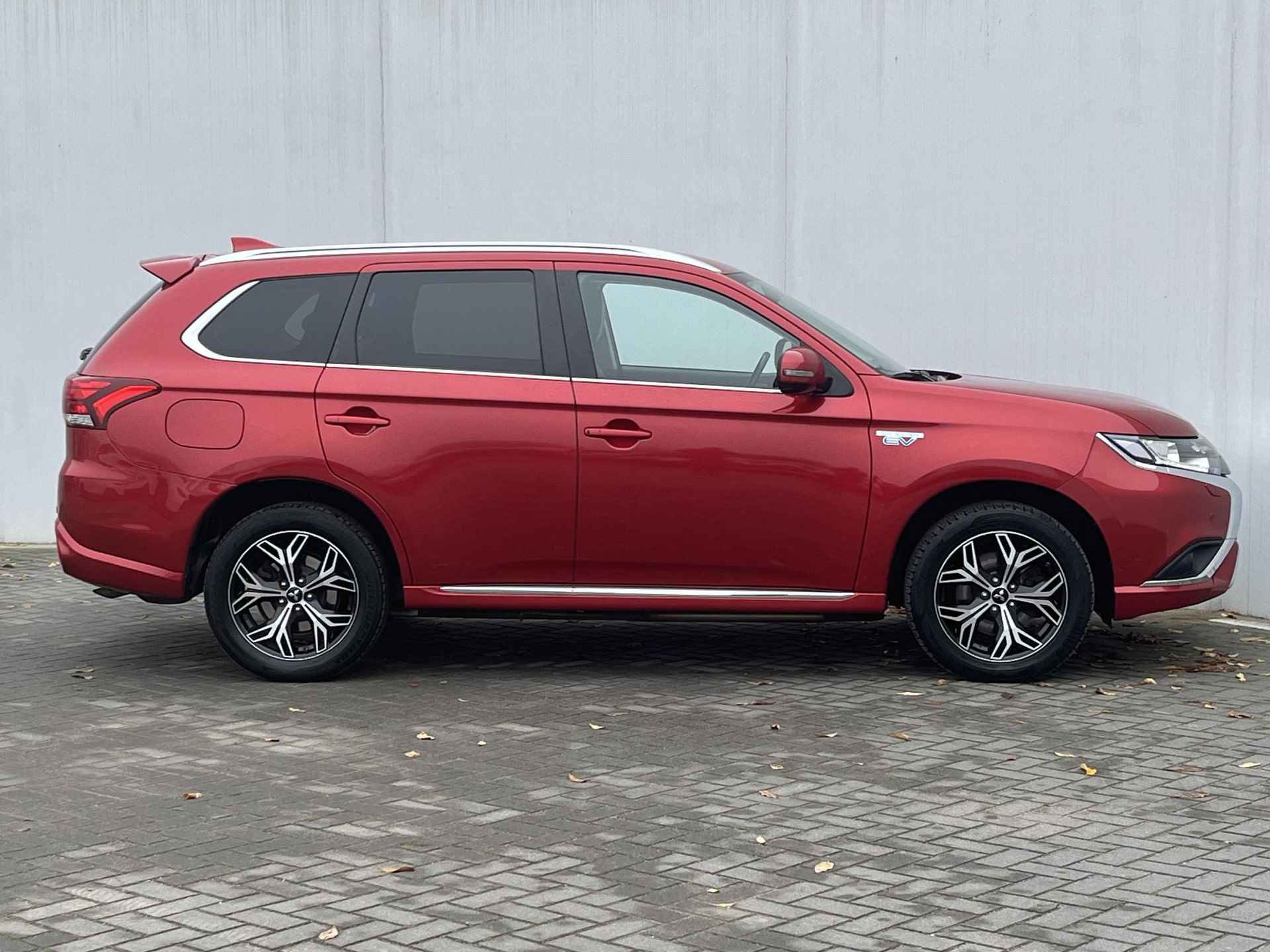 Mitsubishi Outlander 2.4 PHEV Intense / Alcantara/lederen bekleding / Apple carplay & Android auto / Keyless / Stoelverwarming - 21/54