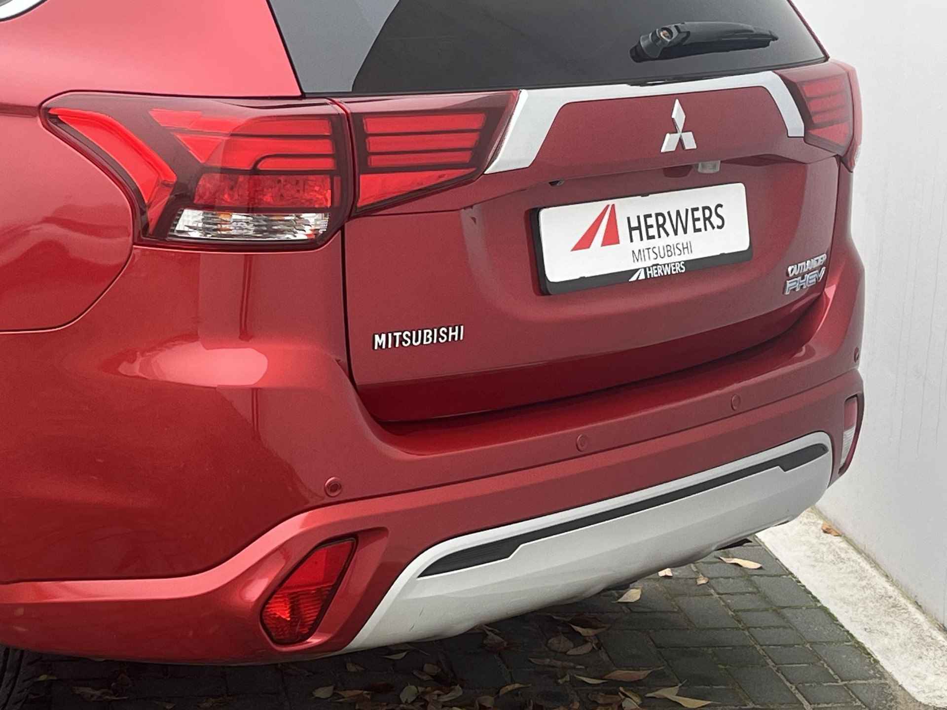 Mitsubishi Outlander 2.4 PHEV Intense / Alcantara/lederen bekleding / Apple carplay & Android auto / Keyless / Stoelverwarming - 47/54