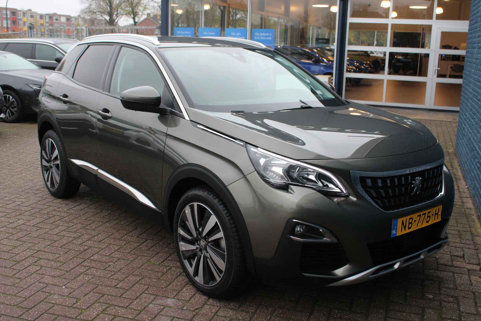 Peugeot 3008 SUV 1.2 PureTech 130pk Première | Navigatie | Camera | Elek. achterklep | Trekhaak | 1e Eigenaar | - 8/29