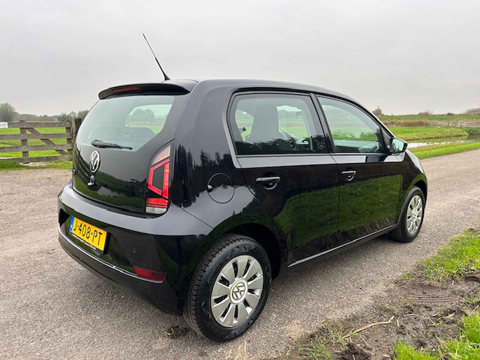 Volkswagen Up! 1.0 60PK 4D BMT Move up! Bluetooth | Cruise control | Camera | Parkeersensoren | Climate control | All season banden | NAP | Rijklaar prijs! - 8/22