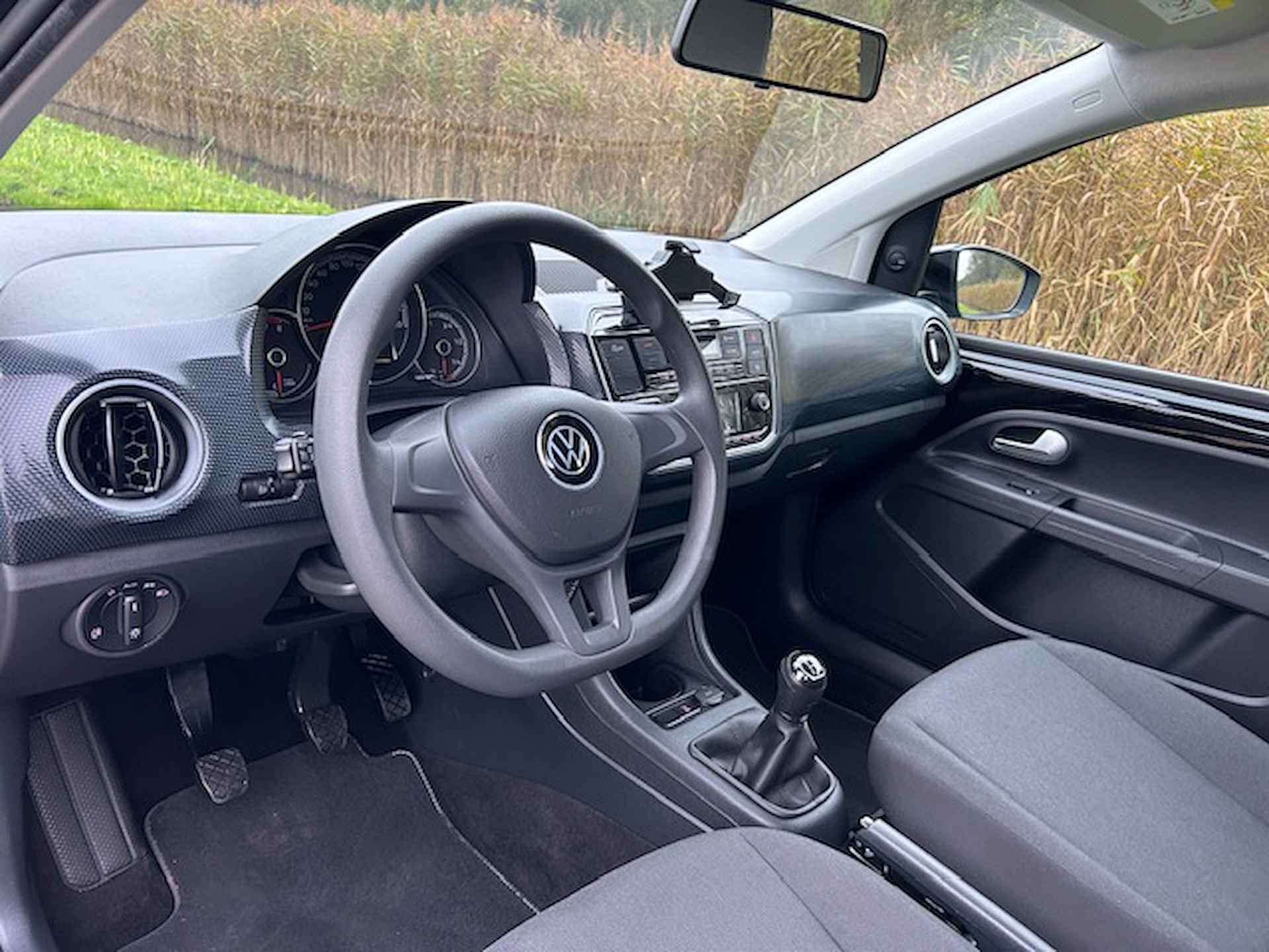 Volkswagen Up! 1.0 60PK 4D BMT Move up! Bluetooth | Cruise control | Camera | Parkeersensoren | Climate control | All season banden | NAP | Rijklaar prijs! - 12/22