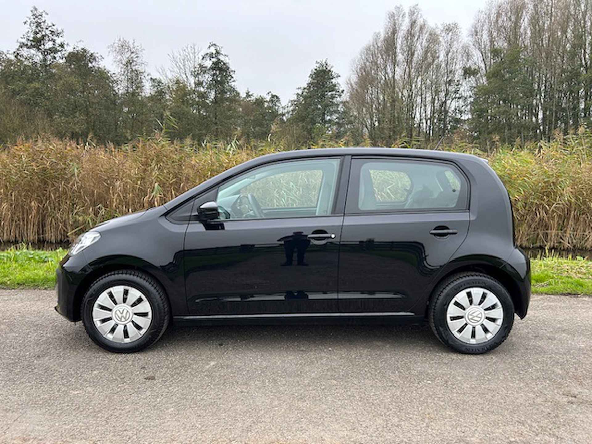 Volkswagen Up! 1.0 60PK 4D BMT Move up! Bluetooth | Cruise control | Camera | Parkeersensoren | Climate control | All season banden | NAP | Rijklaar prijs! - 4/22