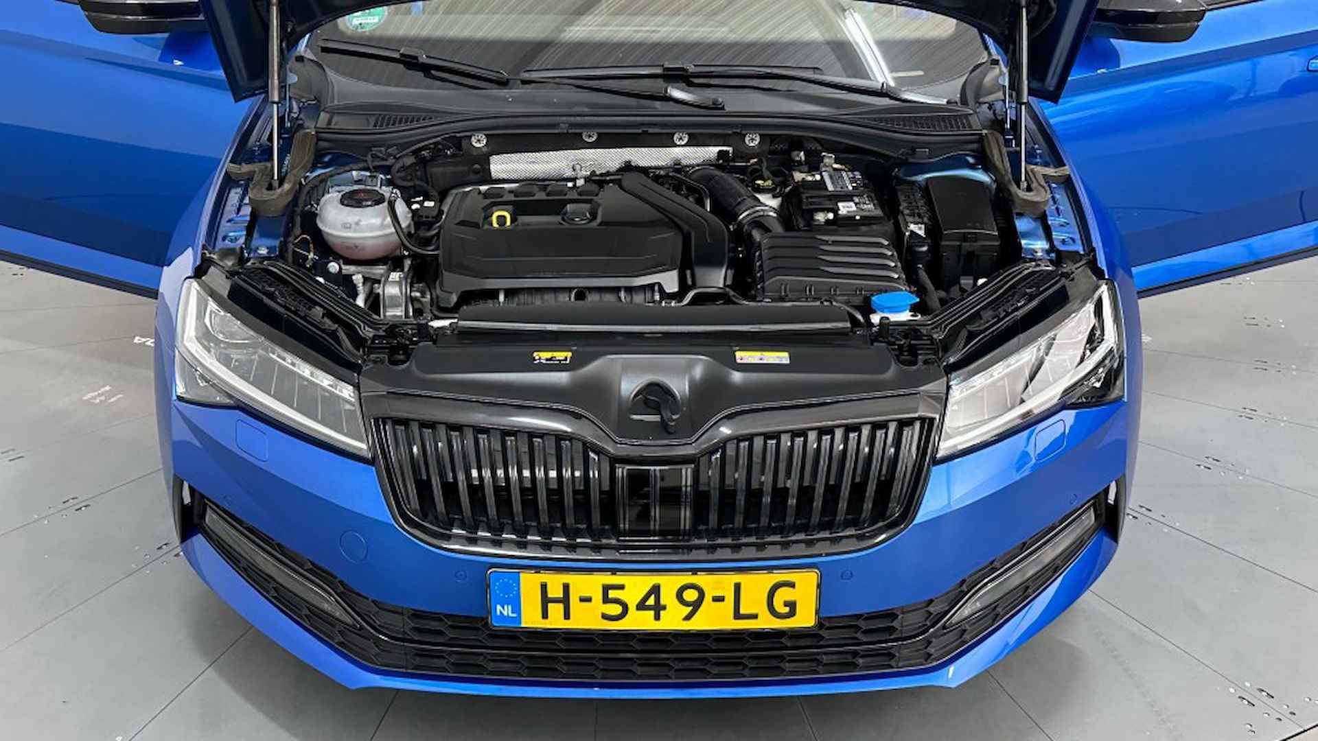 SKODA Superb 1.5 TSI DSG SPORTLINE BNS RACE BLUE METALLIC - 57/68