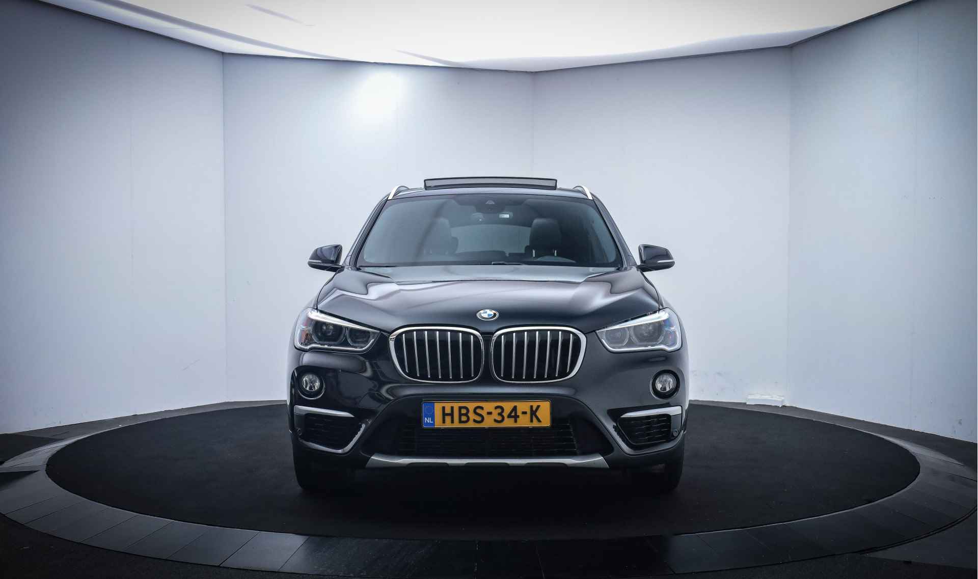 BMW X1 20iA X-Dr. Executive Edition PANO/FULL LED/STOELVERW./CLIMA/STOELVERW./PDC V+A/ELEK KLEP/LMV 18 - 2/26