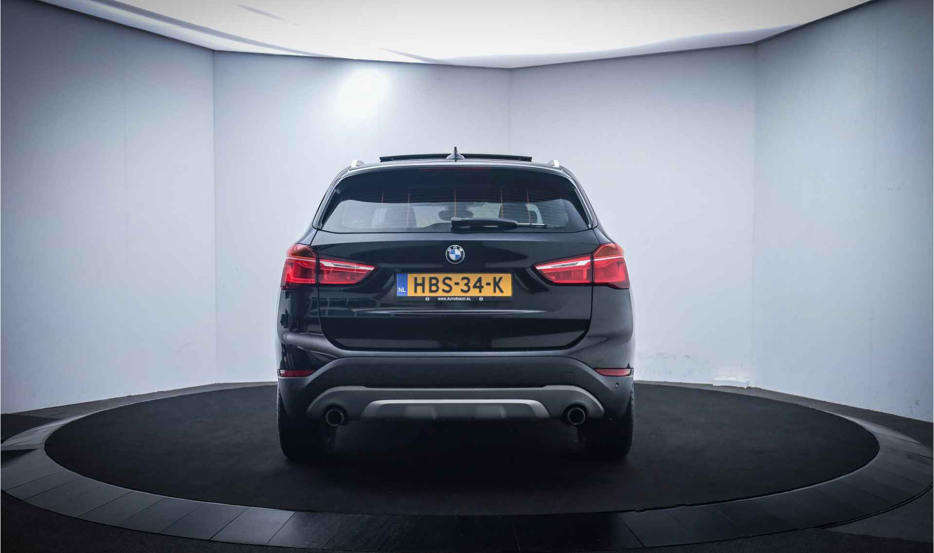 BMW X1 20iA X-Dr. Executive Edition PANO/FULL LED/STOELVERW./CLIMA/STOELVERW./PDC V+A/ELEK KLEP/LMV 18 - 6/26