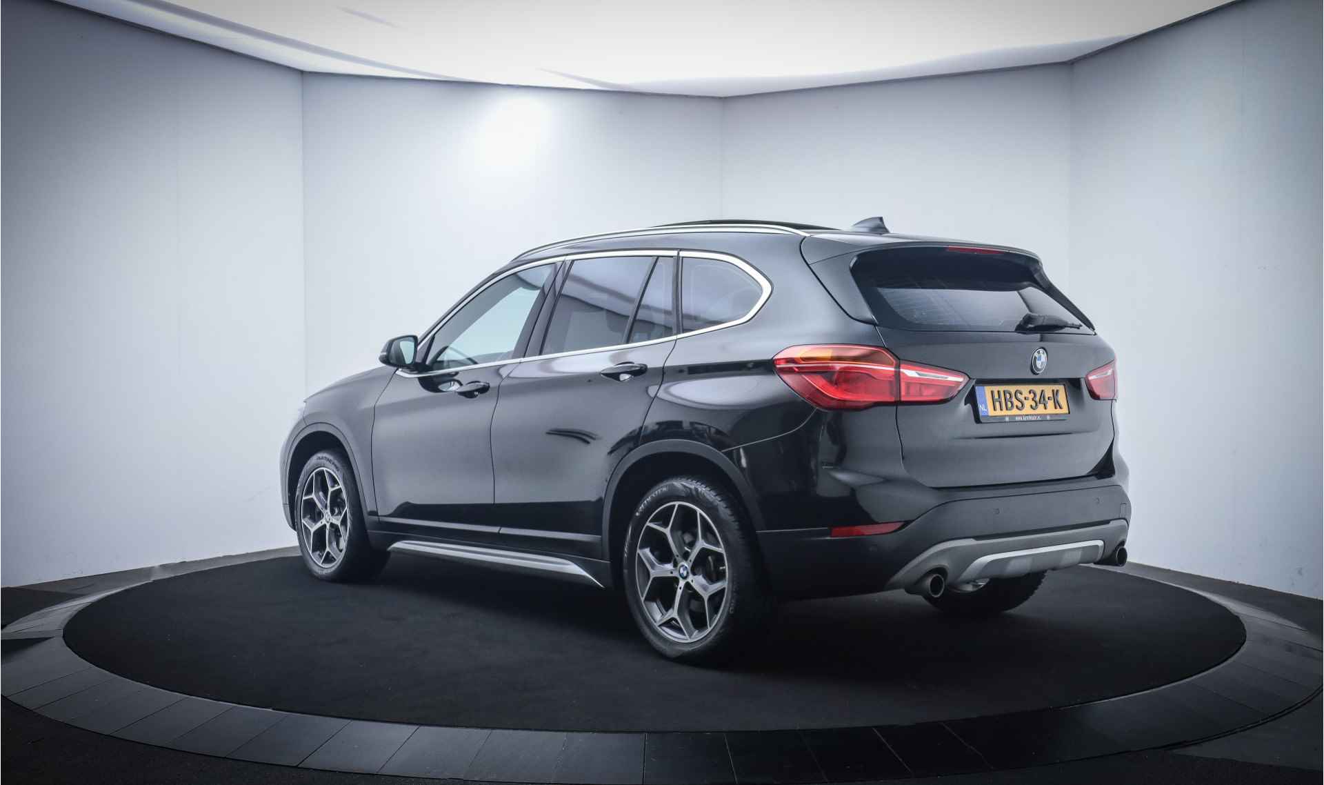 BMW X1 20iA X-Dr. Executive Edition PANO/FULL LED/STOELVERW./CLIMA/STOELVERW./PDC V+A/ELEK KLEP/LMV 18 - 8/26