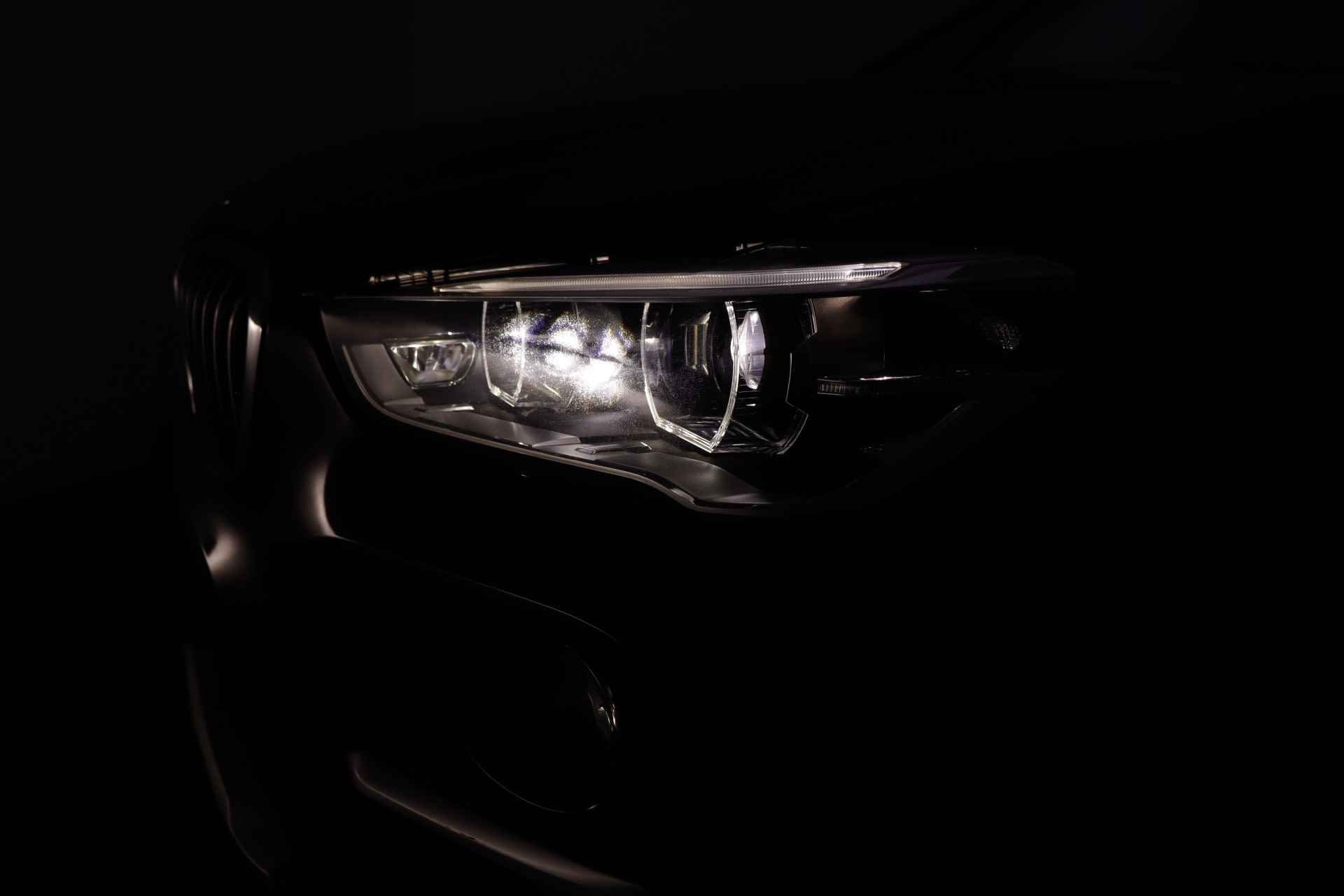 BMW X1 20iA X-Dr. Executive Edition PANO/FULL LED/STOELVERW./CLIMA/STOELVERW./PDC V+A/ELEK KLEP/LMV 18 - 13/26